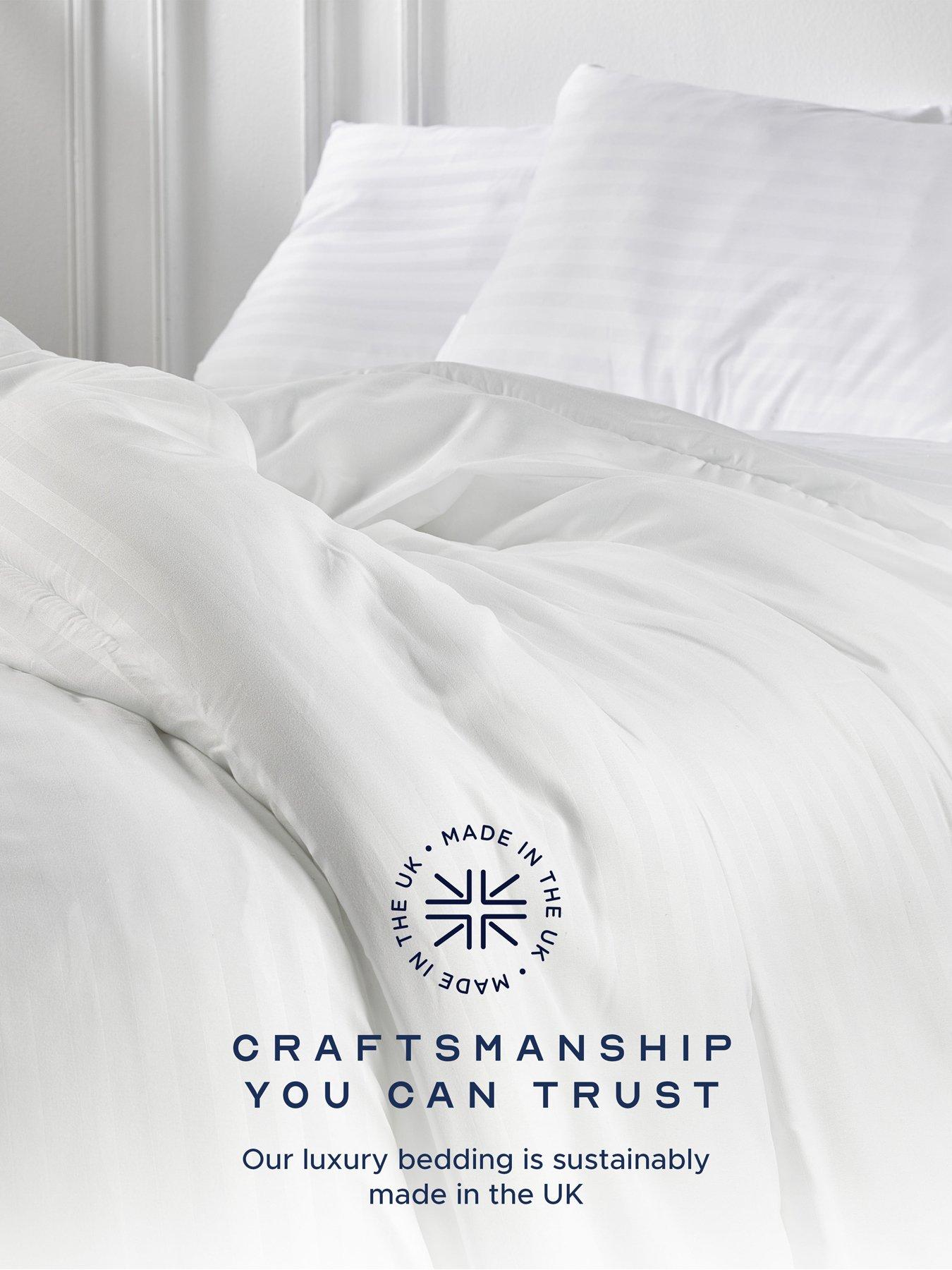 Image 5 of 6 of Snuggledown of Norway Luxurious Hotel 10.5 Tog Duvet and 4 Pillows Bundle - White
