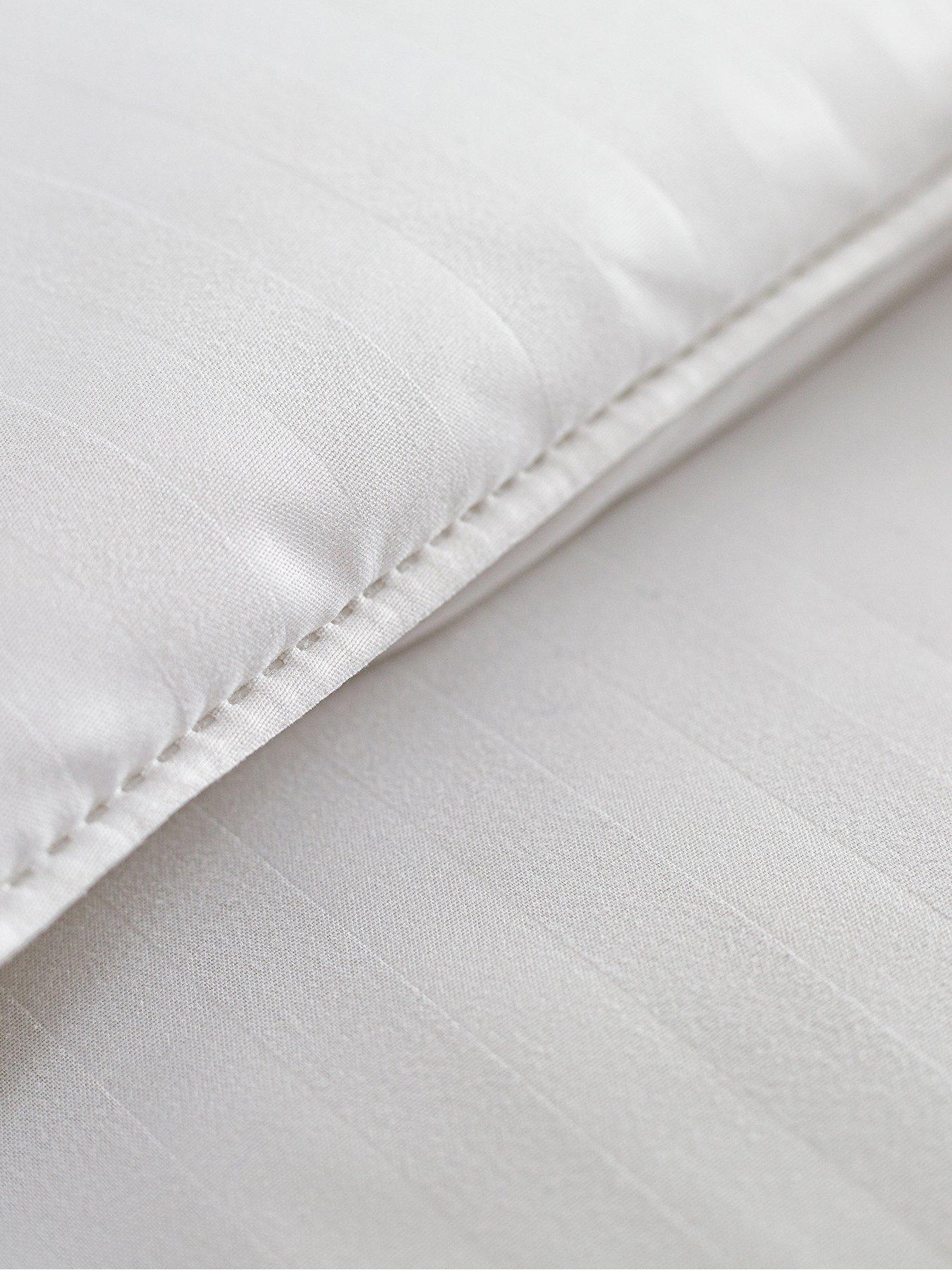 Image 5 of 6 of Snuggledown of Norway Luxurious Hotel 13.5 Tog Duvet and 4 Pillows Bundle - White