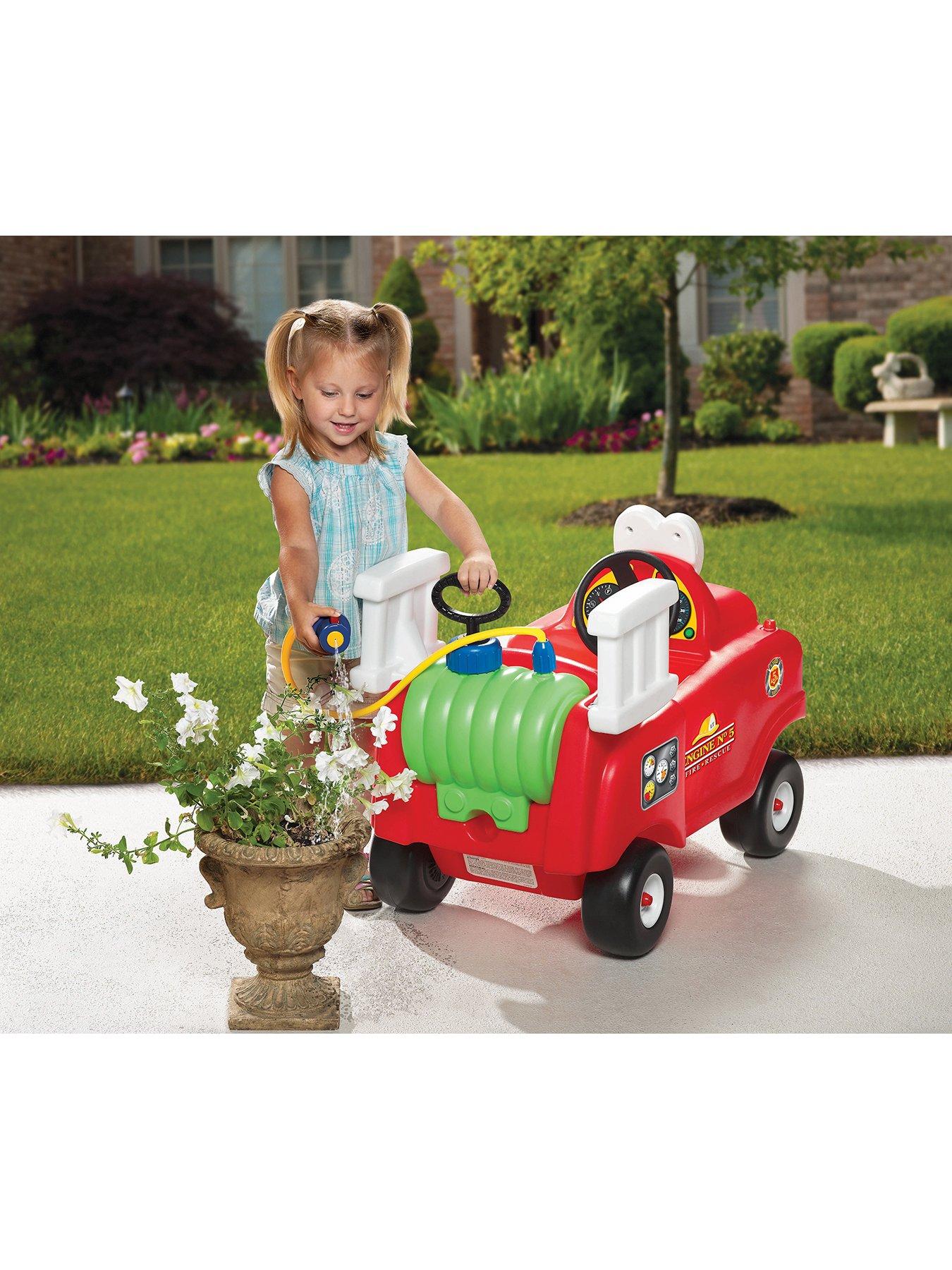 Little tikes cozy fire 2024 truck with water sprayer