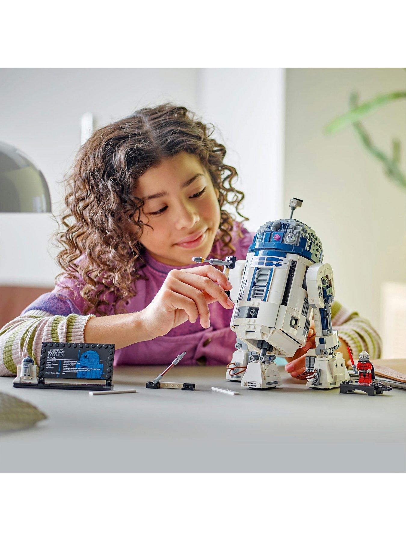 Image 6 of 8 of LEGO Star Wars R2-D2 Buildable Model 75379
