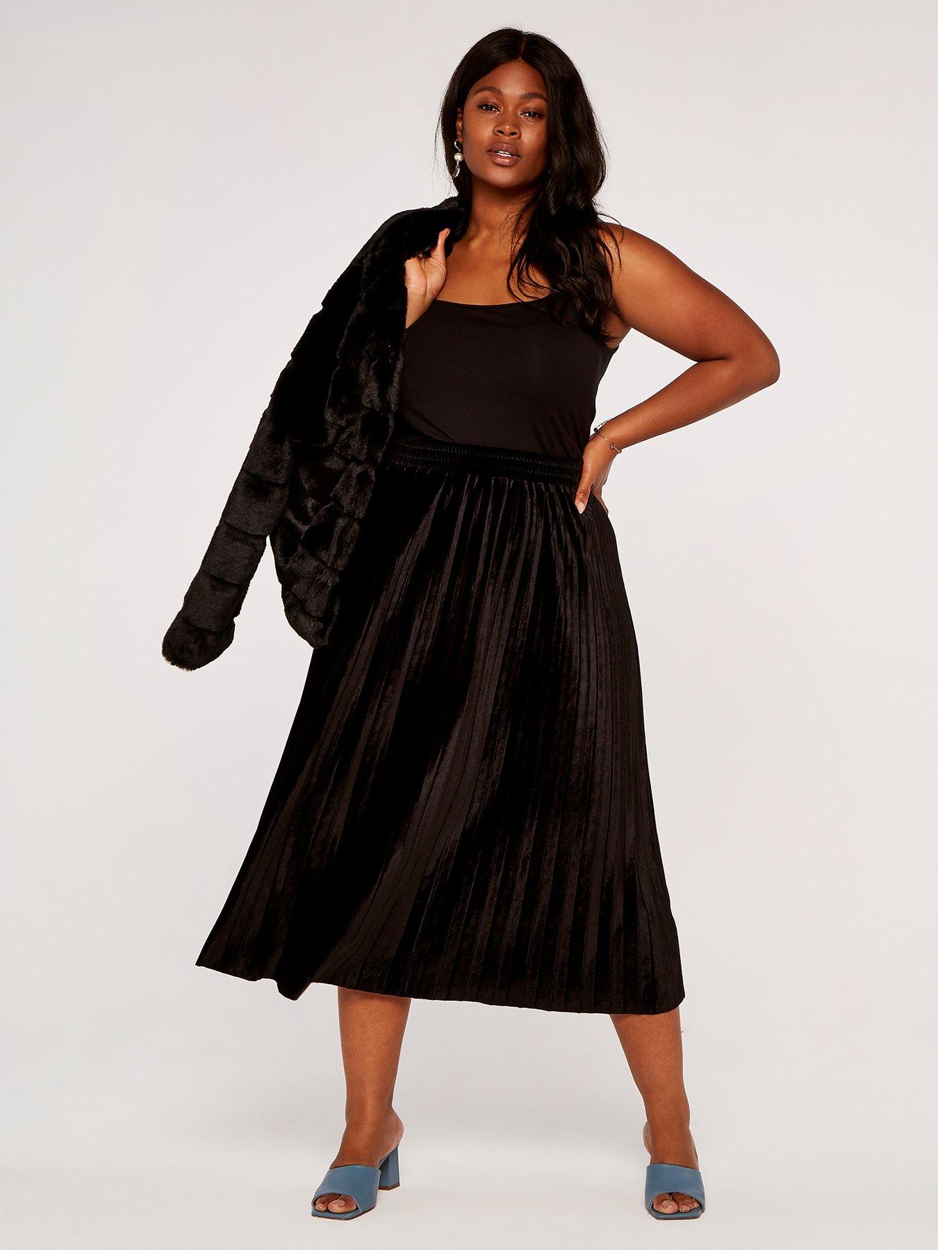 Black pleated midi skirt velvet sale