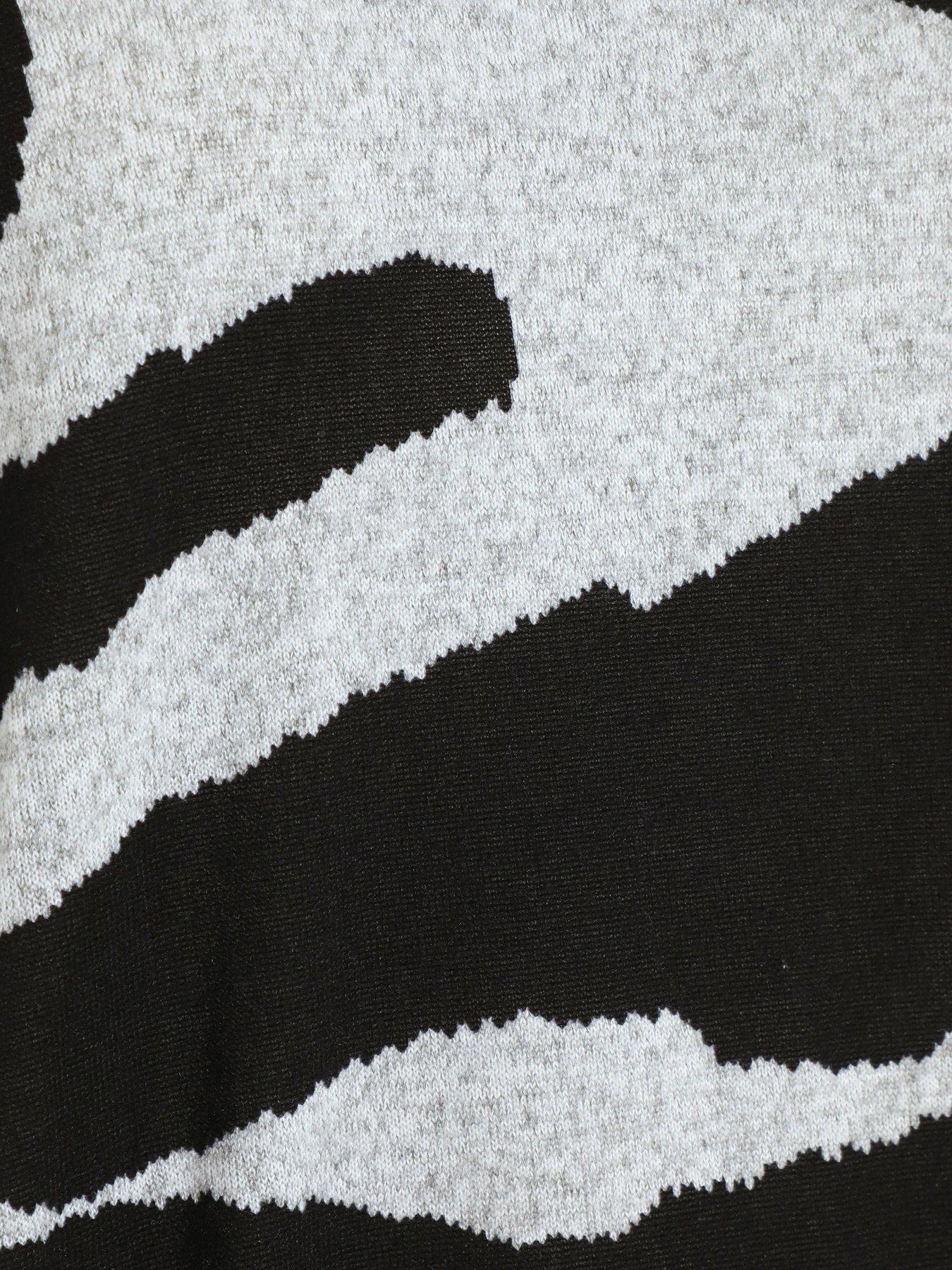  image of quiz-curve-curve-grey-absract-print-batwing-top