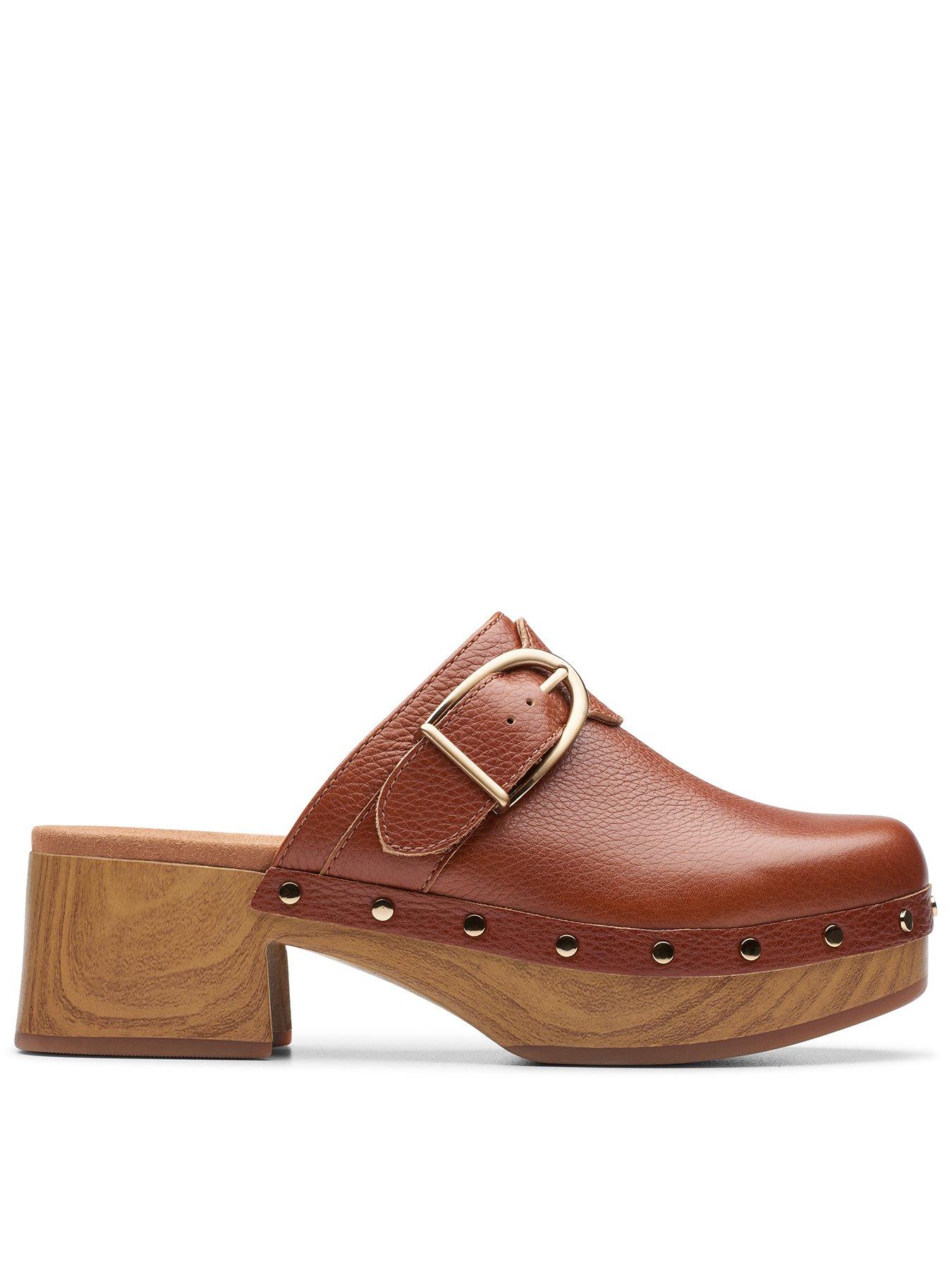 Sivanne Sun Muled Leather Studded Clogs Tan