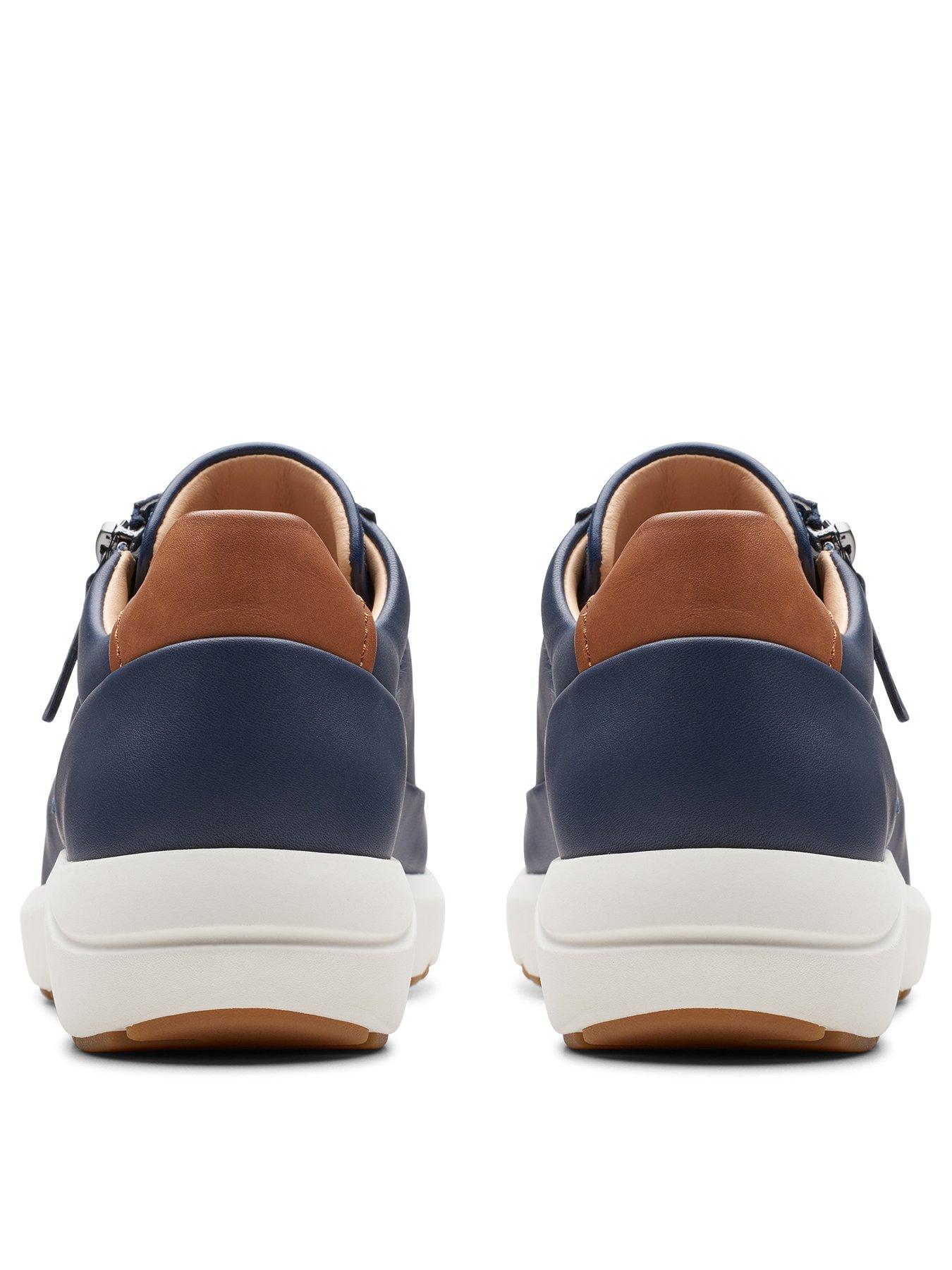 Clarks trainers deals wide fit