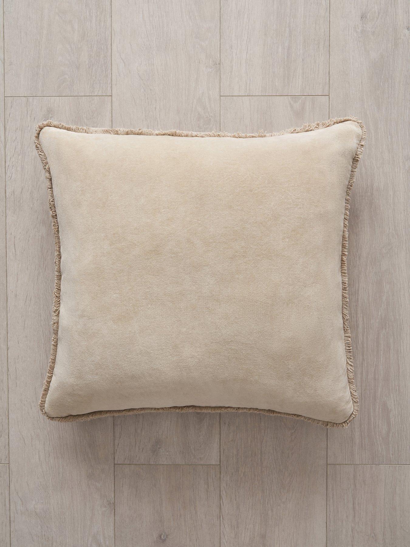 the-very-collection-camille-cushion