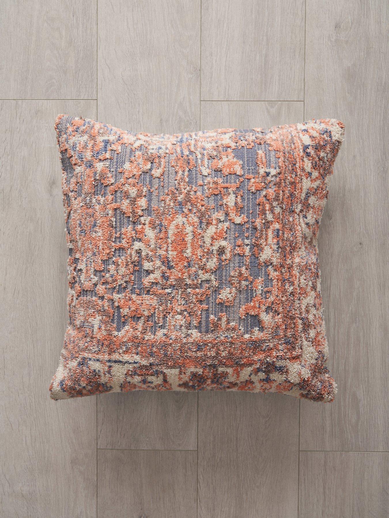 the-very-collection-tapis-cushion