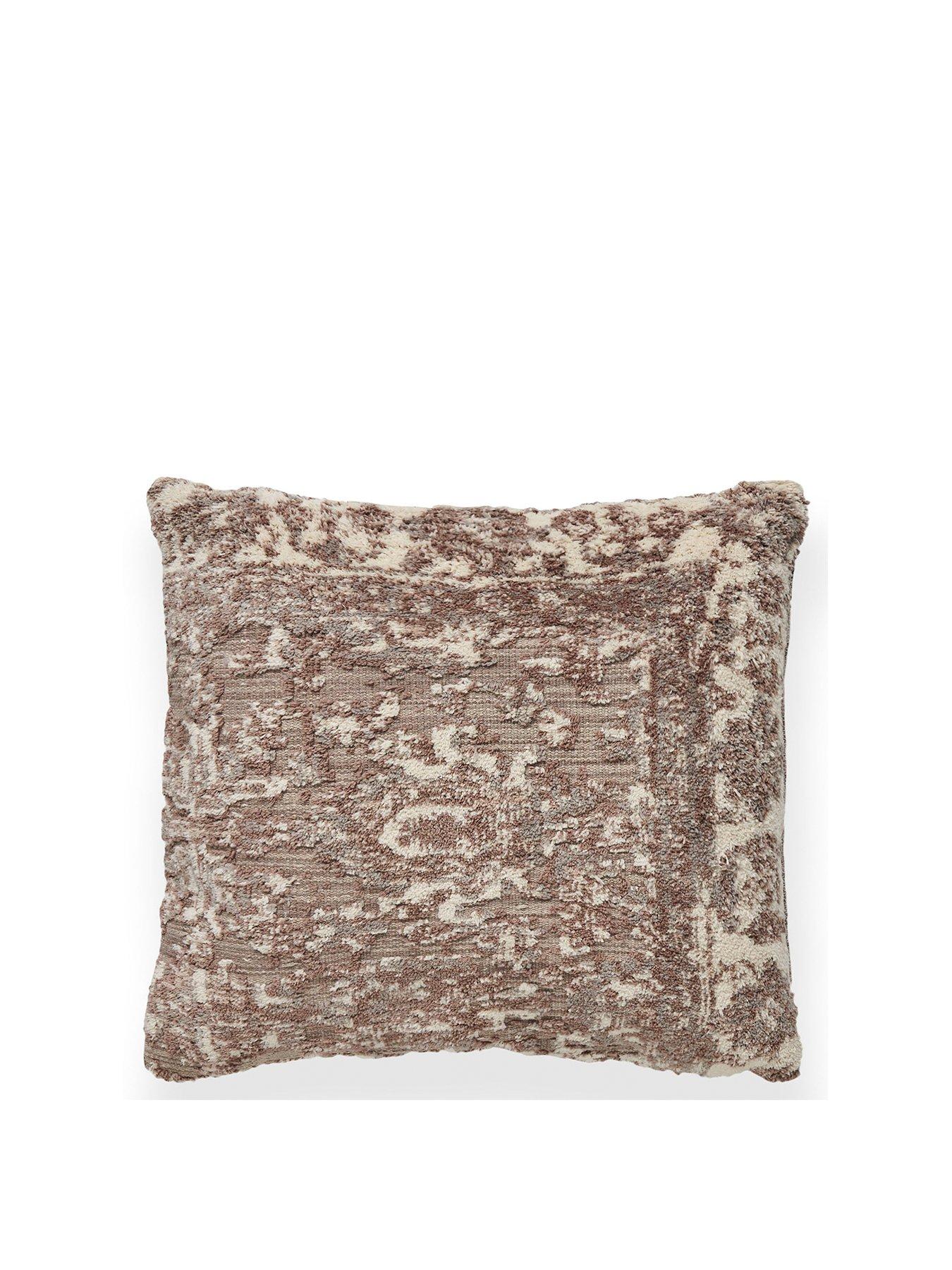 stillFront image of the-very-collection-tapis-cushion