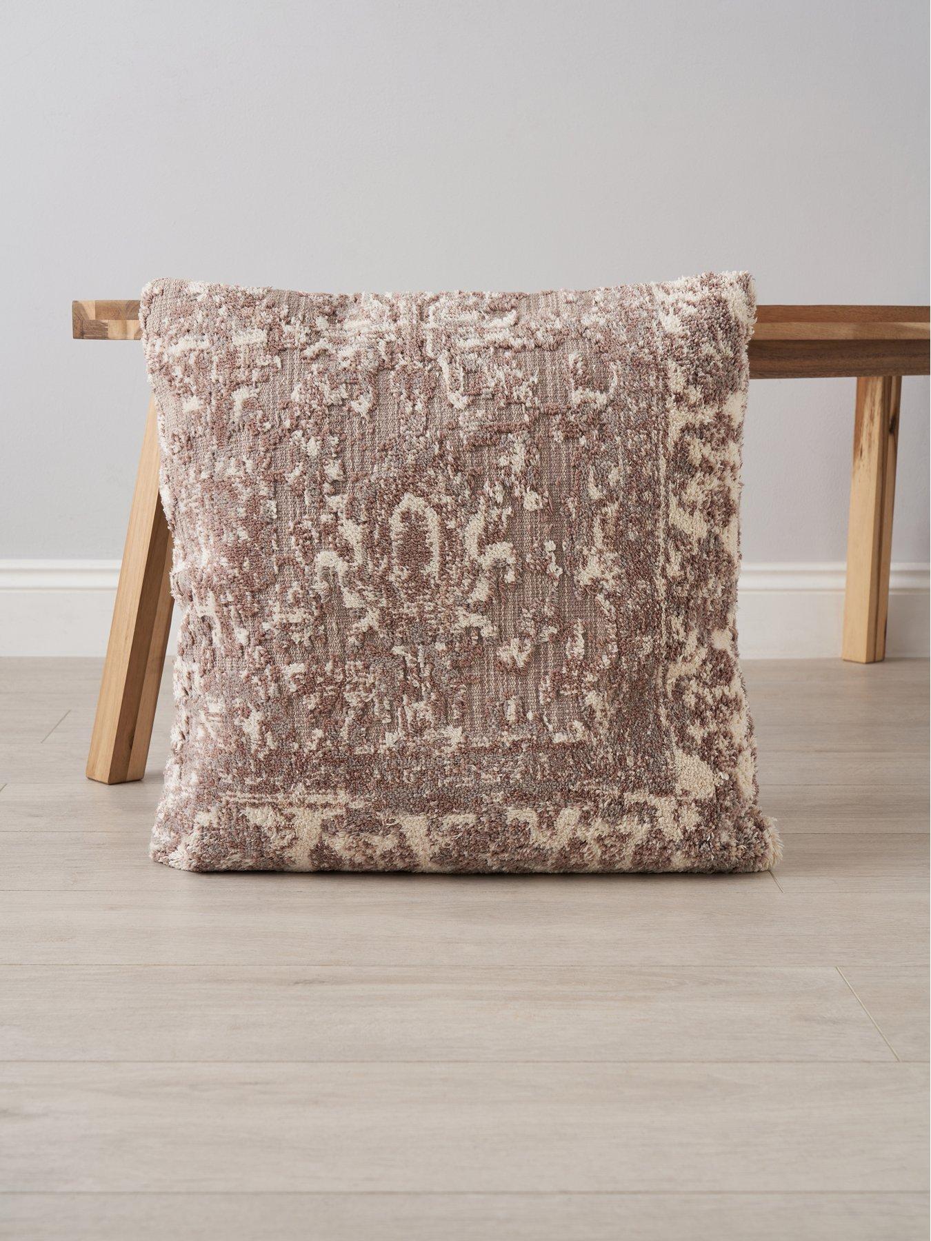  image of the-very-collection-tapis-cushion