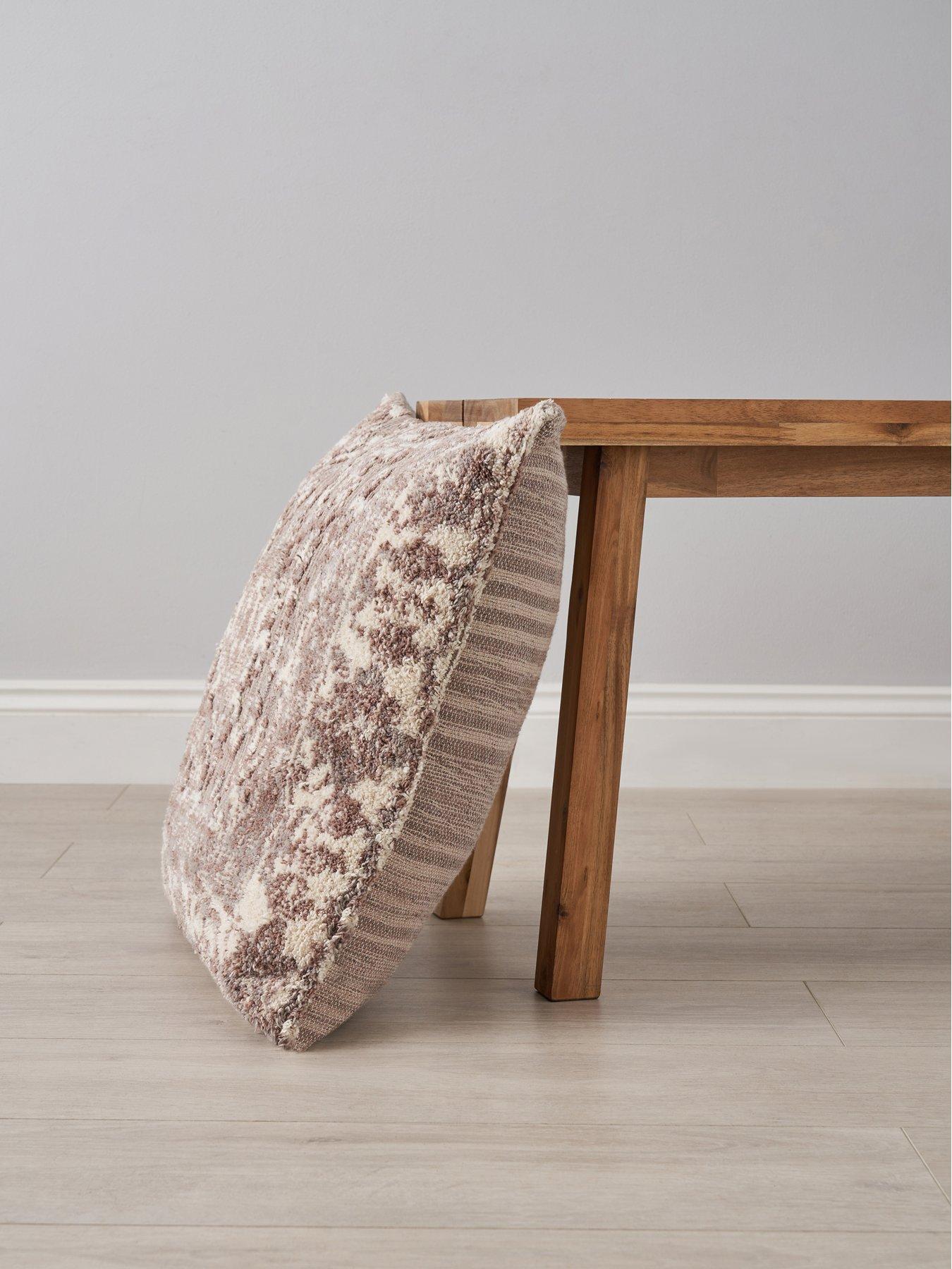  image of the-very-collection-tapis-cushion