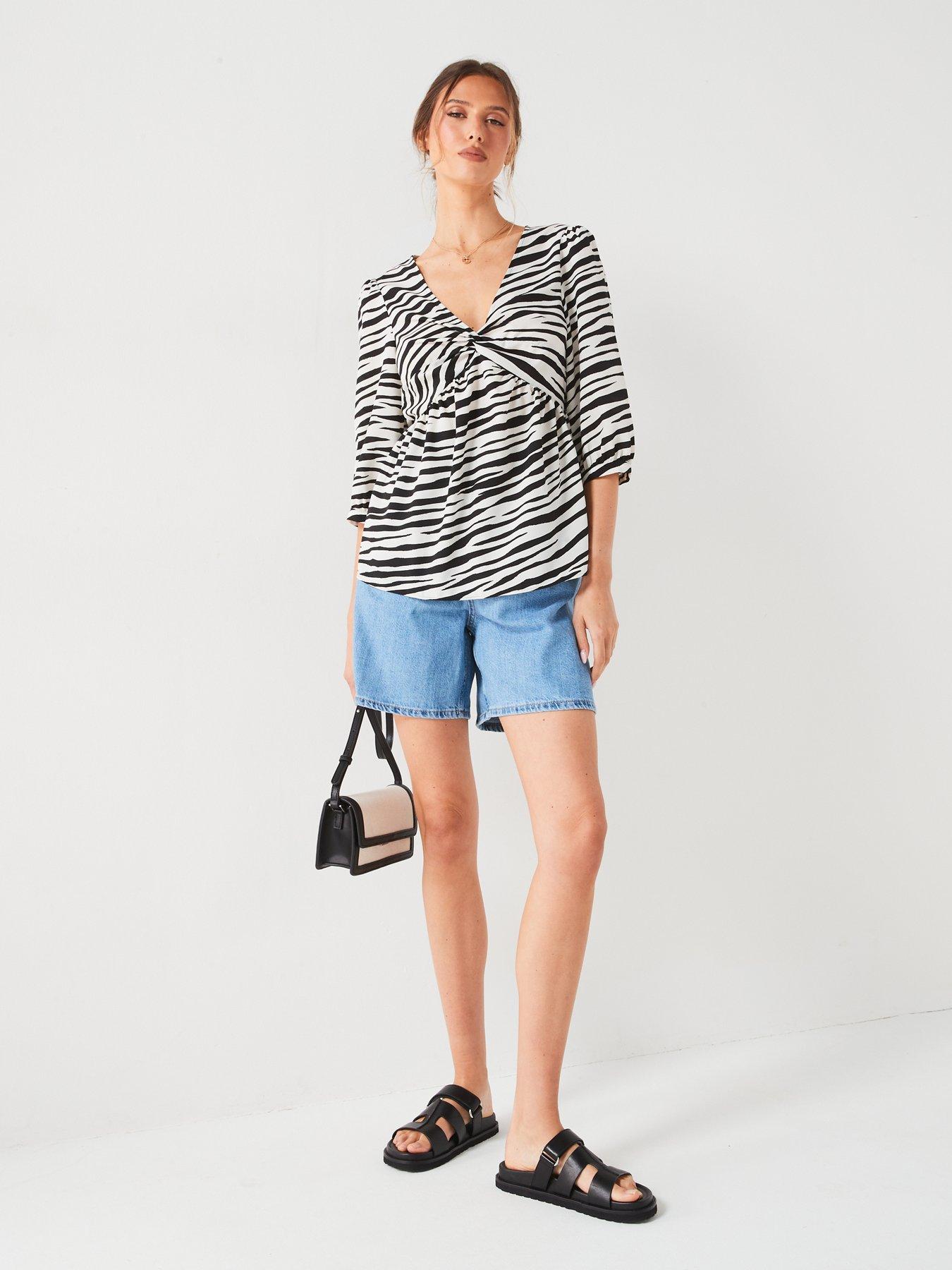 Image 3 of 6 of Everyday Animal Print&nbsp;Twist Front Blouse - Mono Stripe