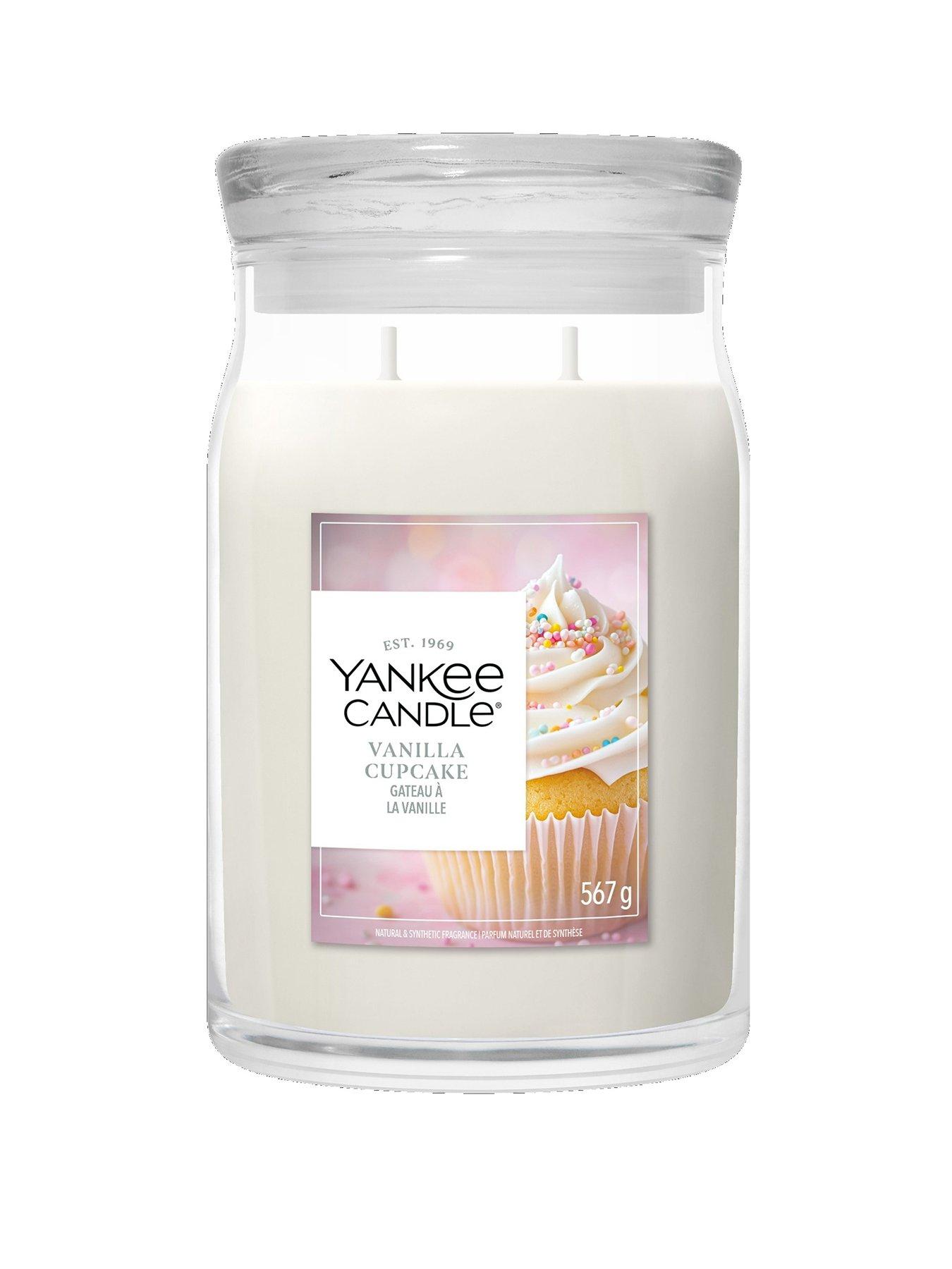 Yankee Candle Signature Medium Jar Candle – Vanilla Cupcake