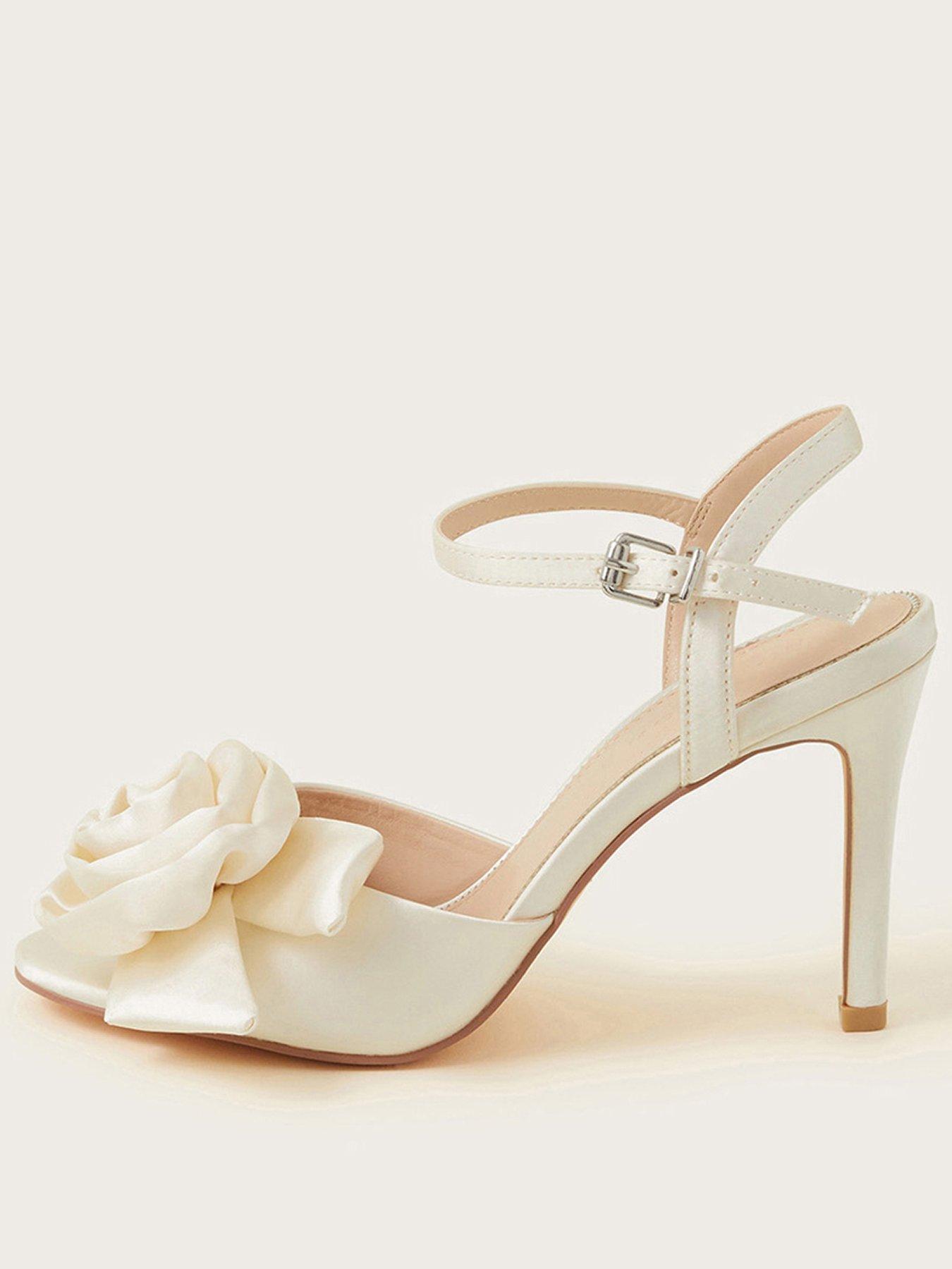 White 2.5 sale inch heels