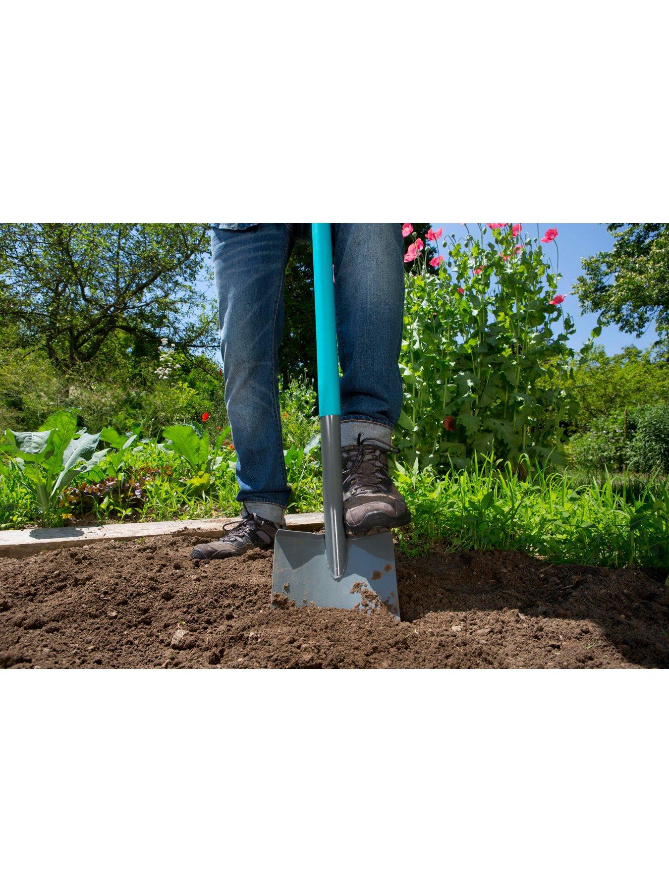 Image 4 of 7 of Gardena ClassicLine Border Spade + Gloves