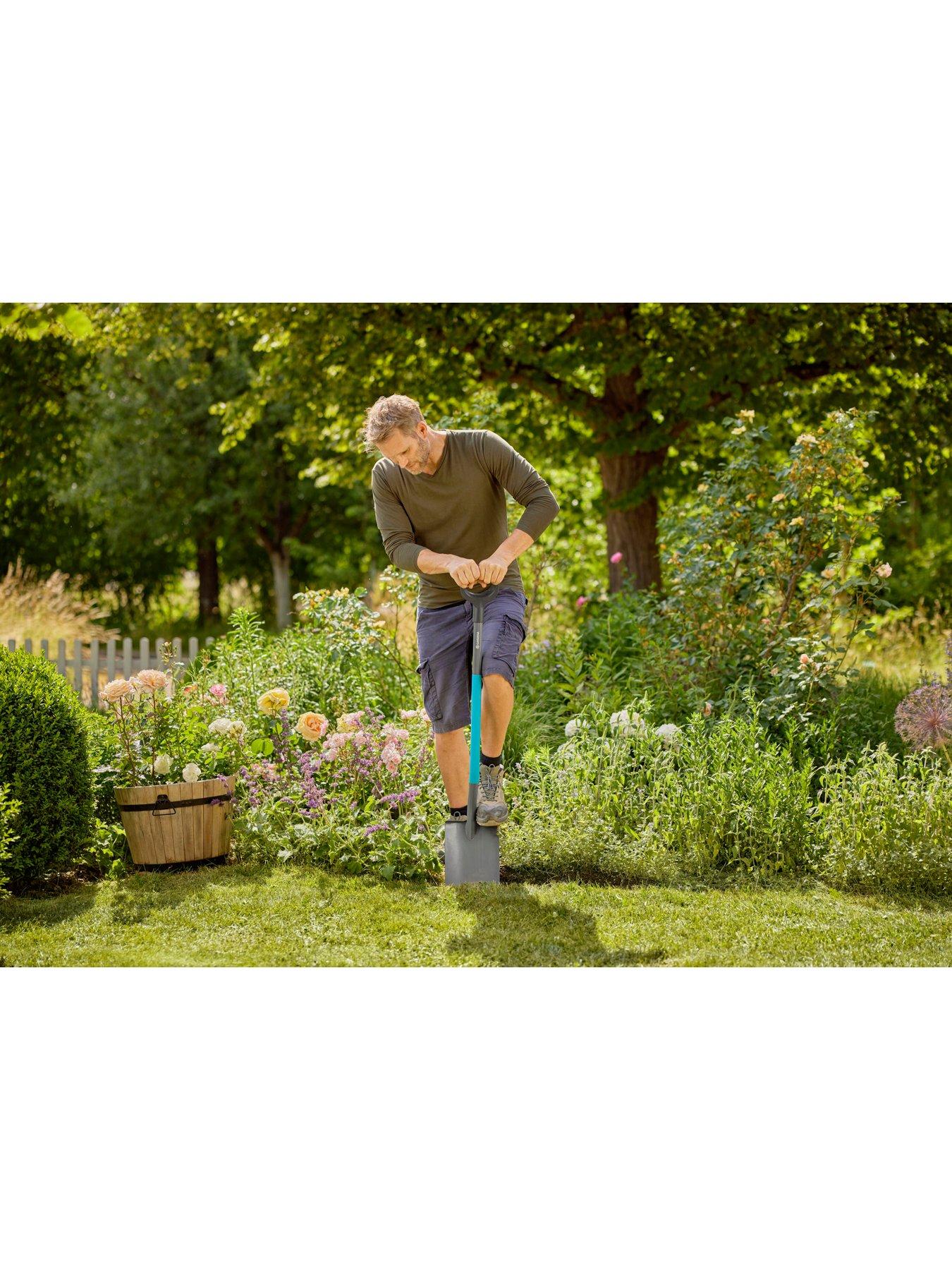 Image 6 of 7 of Gardena ClassicLine Border Spade + Gloves