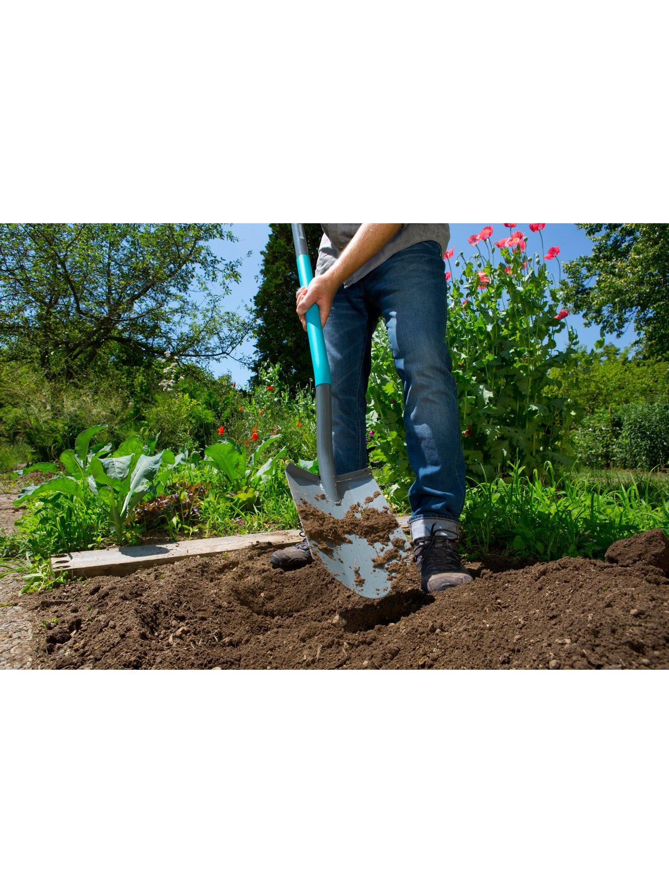 Image 2 of 5 of Gardena ClassicLine Digging Spade + Gloves
