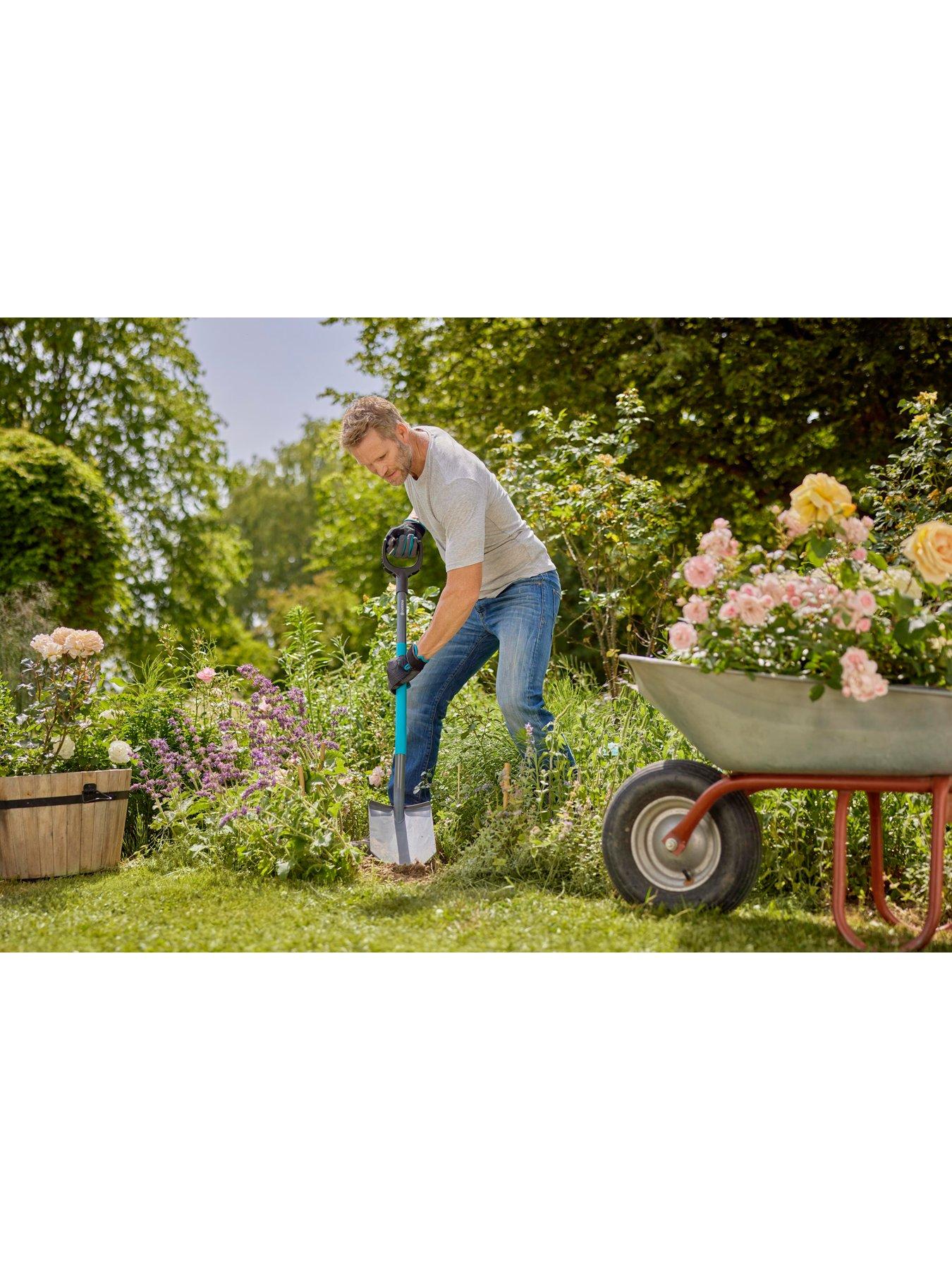 Image 4 of 5 of Gardena ClassicLine Digging Spade + Gloves