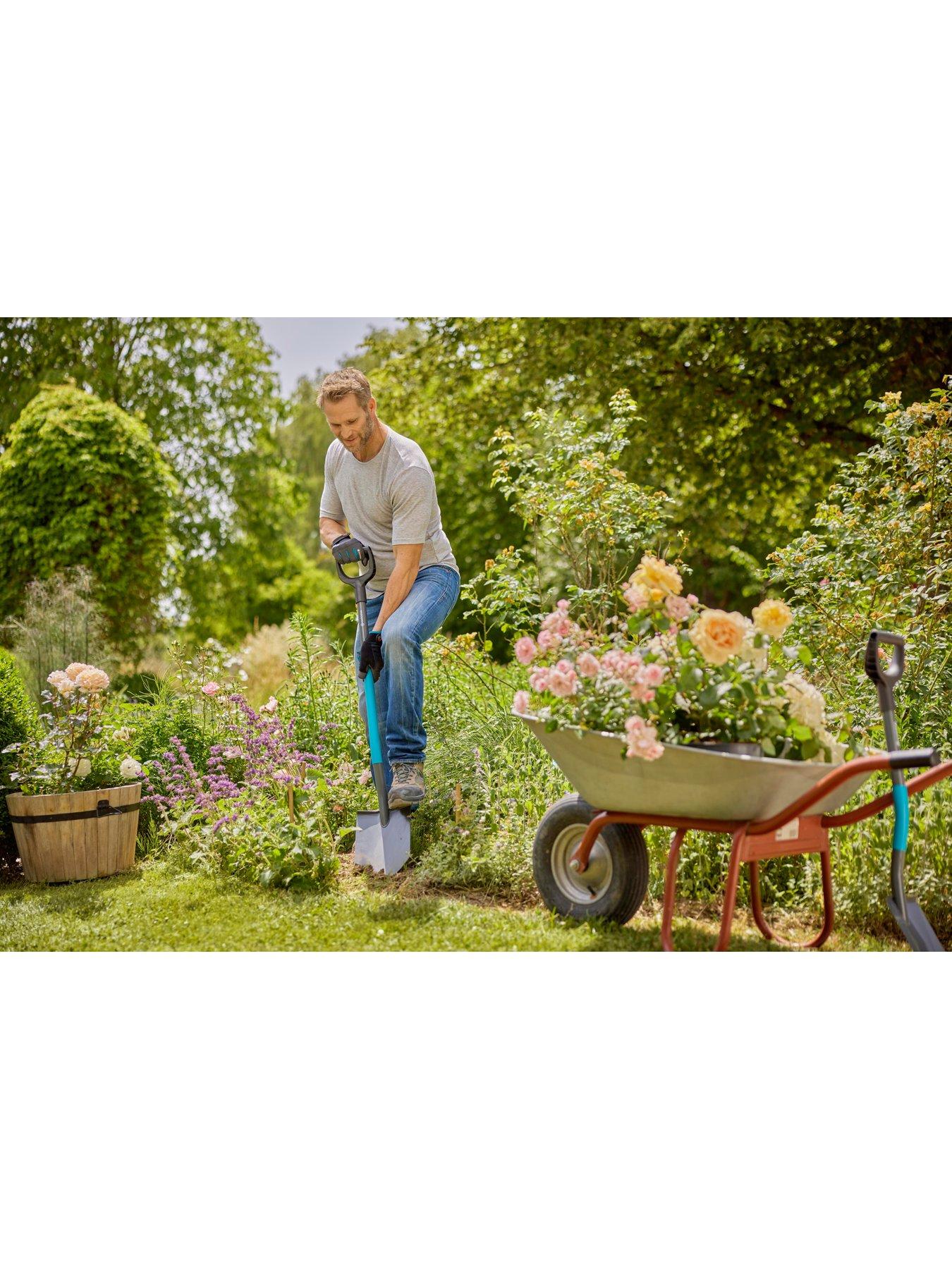 Image 5 of 5 of Gardena ClassicLine Digging Spade + Gloves