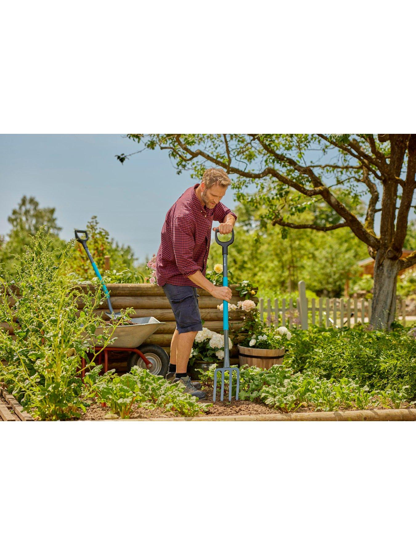 Image 5 of 5 of Gardena ClassicLine Digging Fork + Gloves