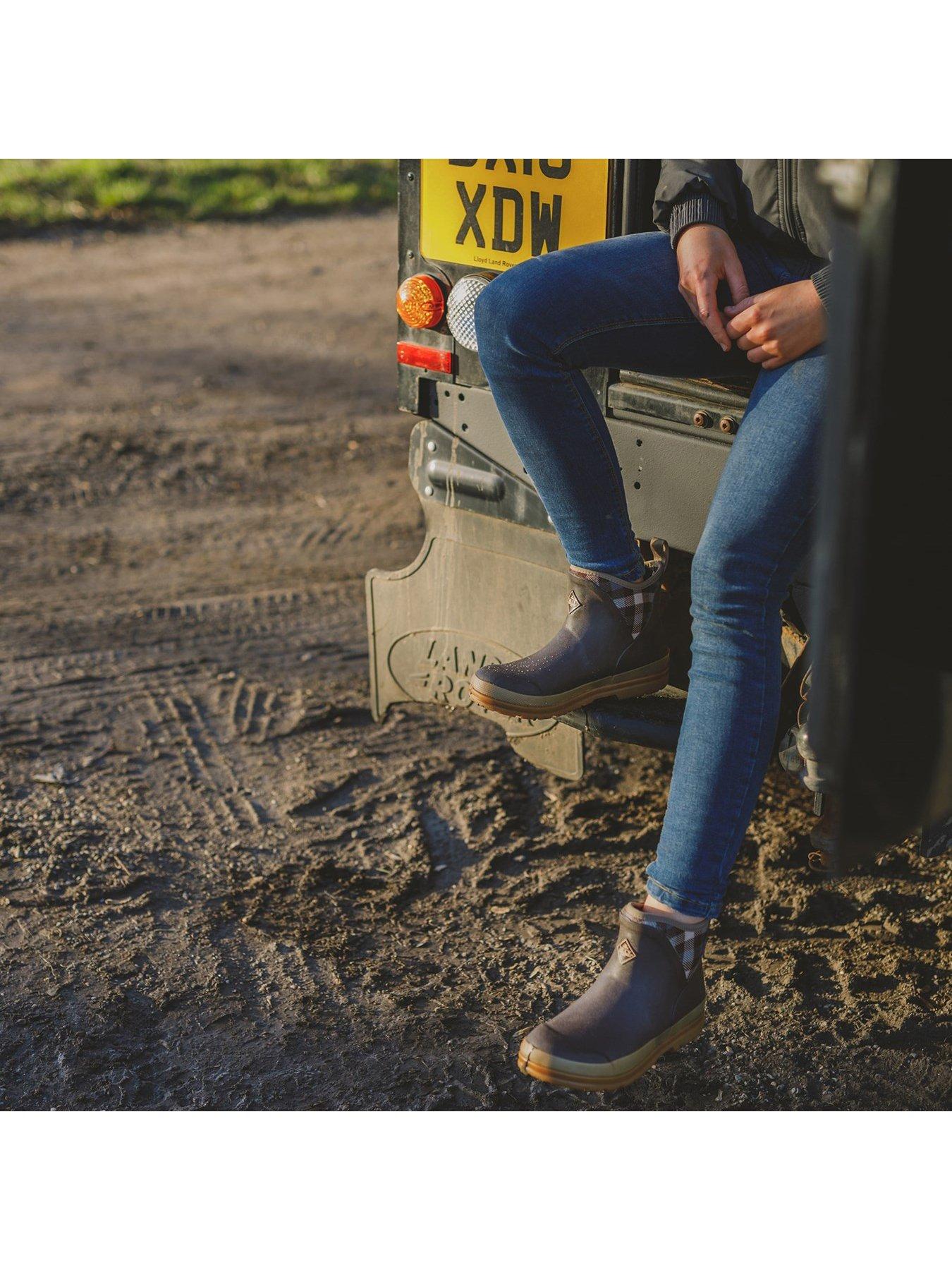  image of muck-boots-ladies-ws-originals-ankle-brown