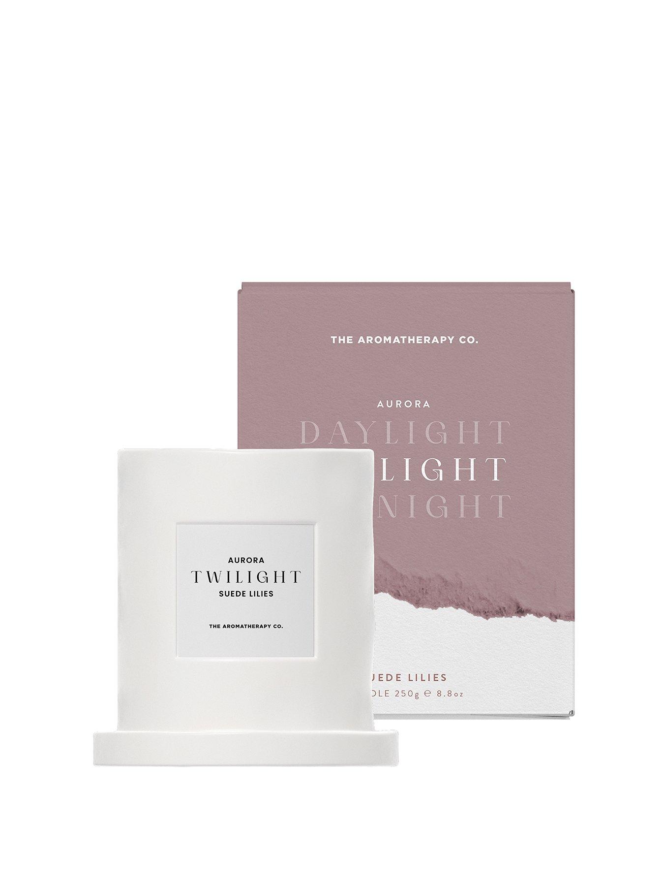 the-aromatherapy-co-aurora-twilight-ceramic-candle-suede-lilies