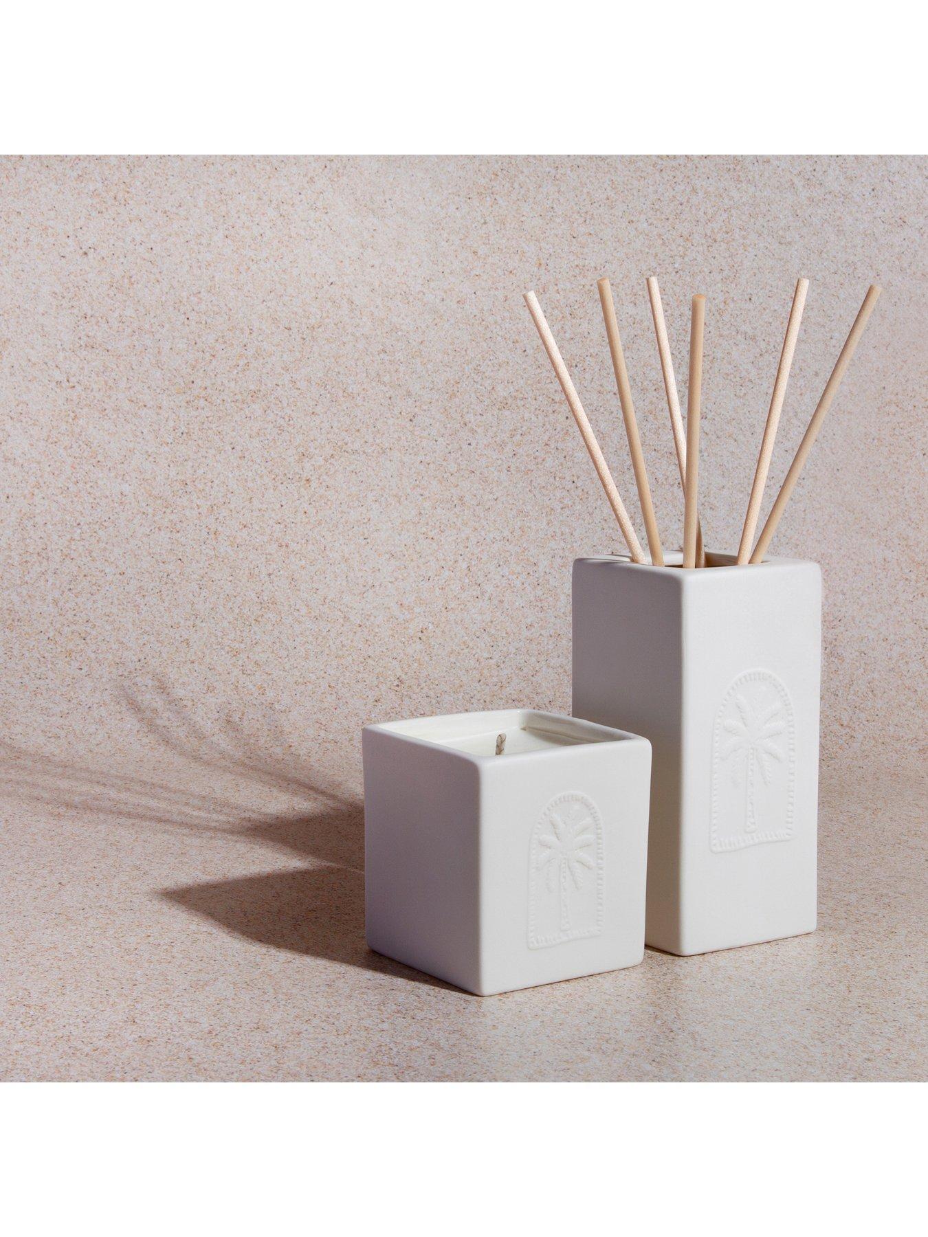 Image 6 of 7 of The Aromatherapy Co. Sunset Candle - Coconut Husk &amp; Palm