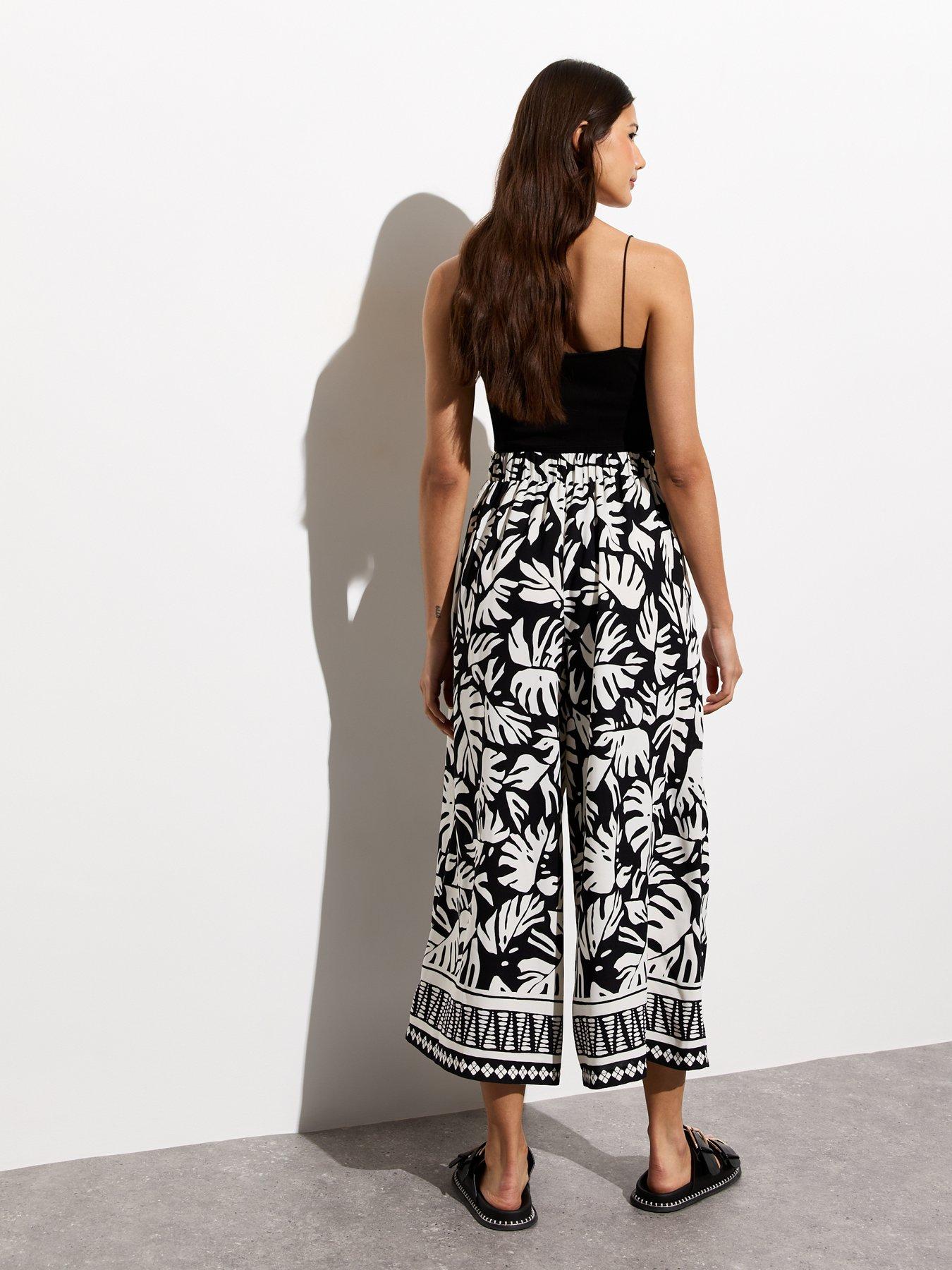 New Look Black Leaf Print Crop Wide Leg Trousers | littlewoods.com image.