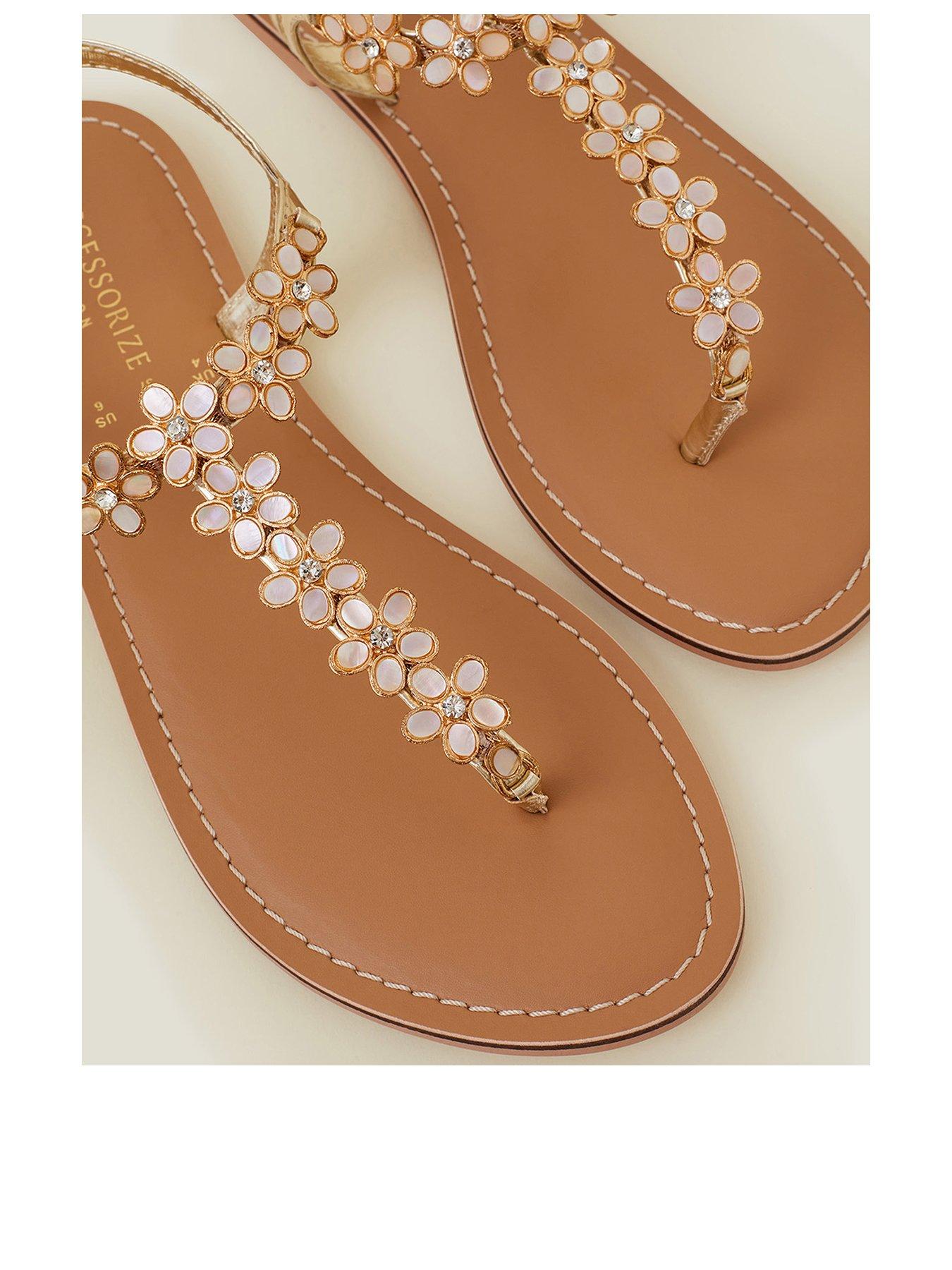 Image 3 of 3 of Accessorize Pearl Flower Embellished - White