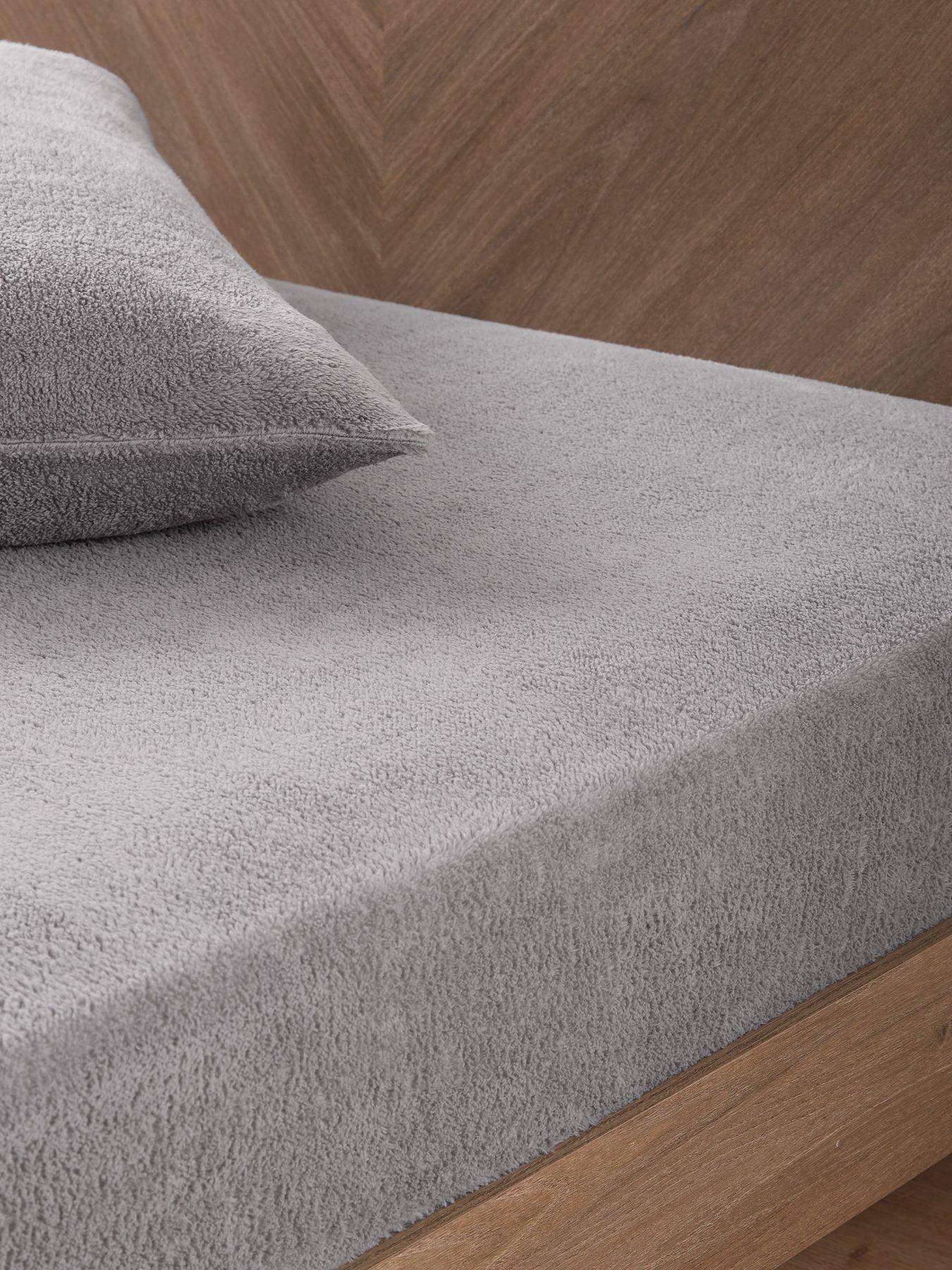 The Very Collection Teddy Fleece Fitted Sheet in Grey