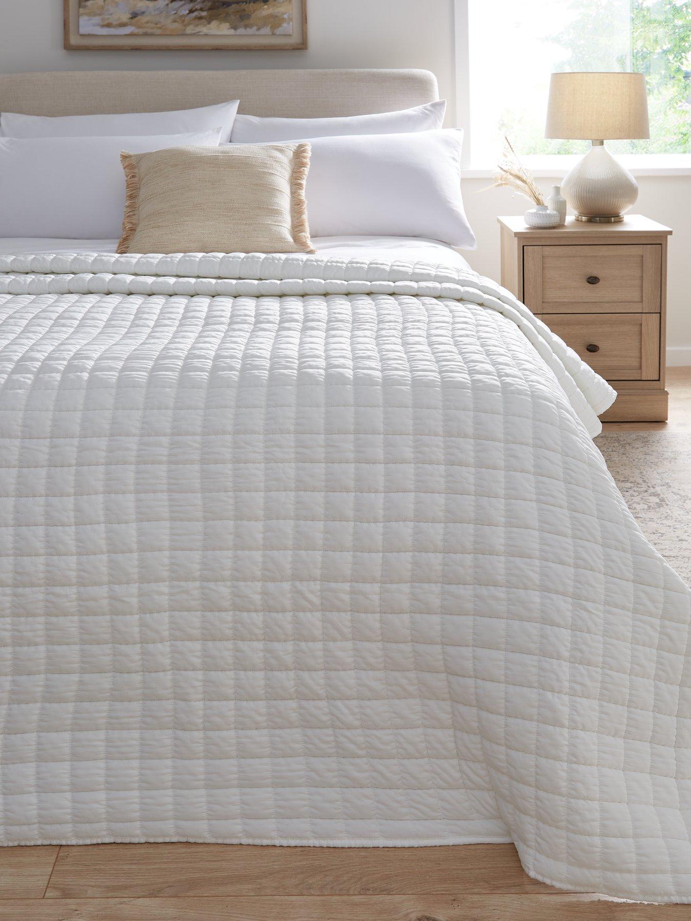 The Very Collection Washed Quilted Microfibre Bedspread Throw - White