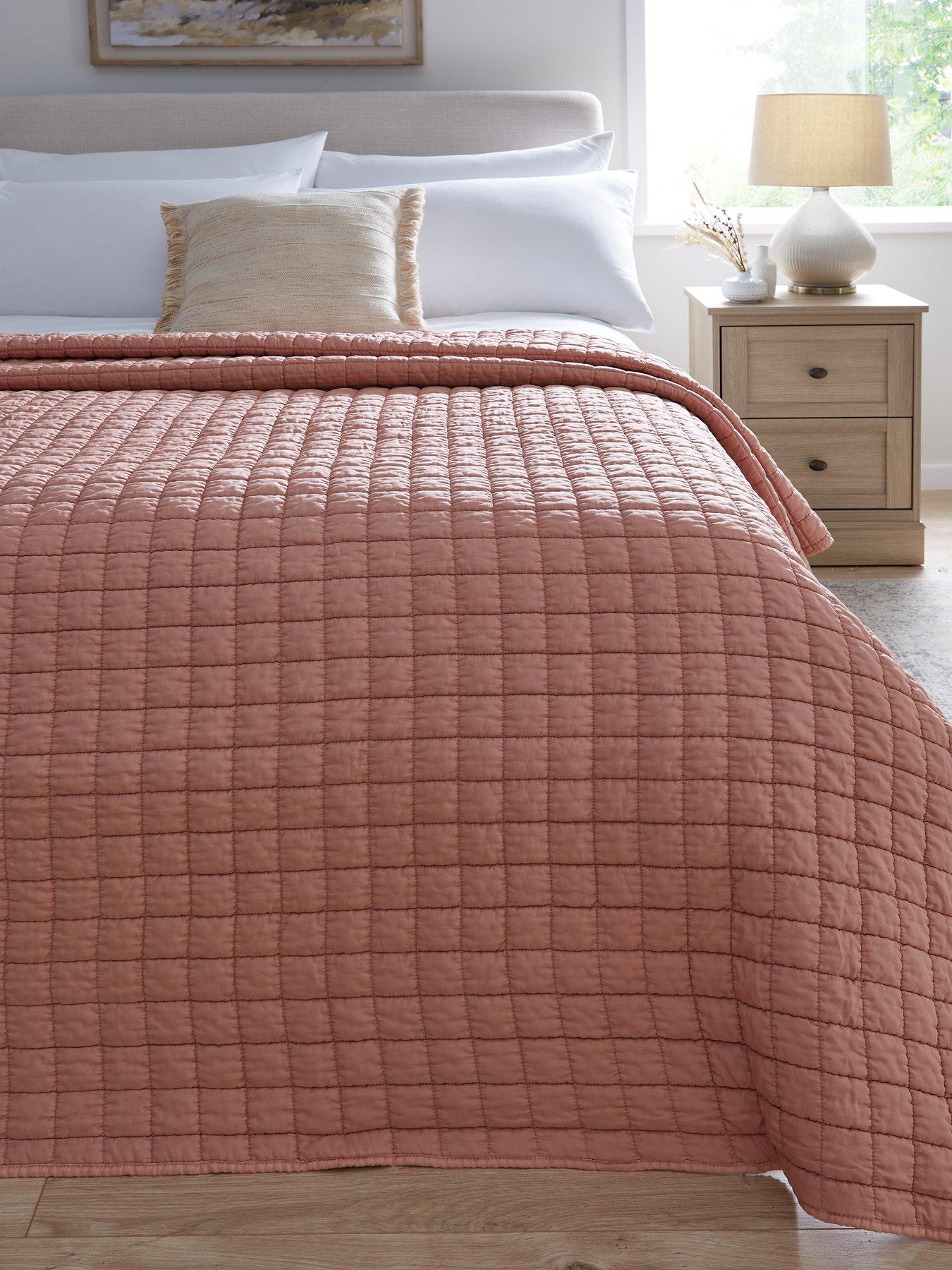 front image of the-very-collection-washed-quilted-microfibre-bedspread-throw-pink