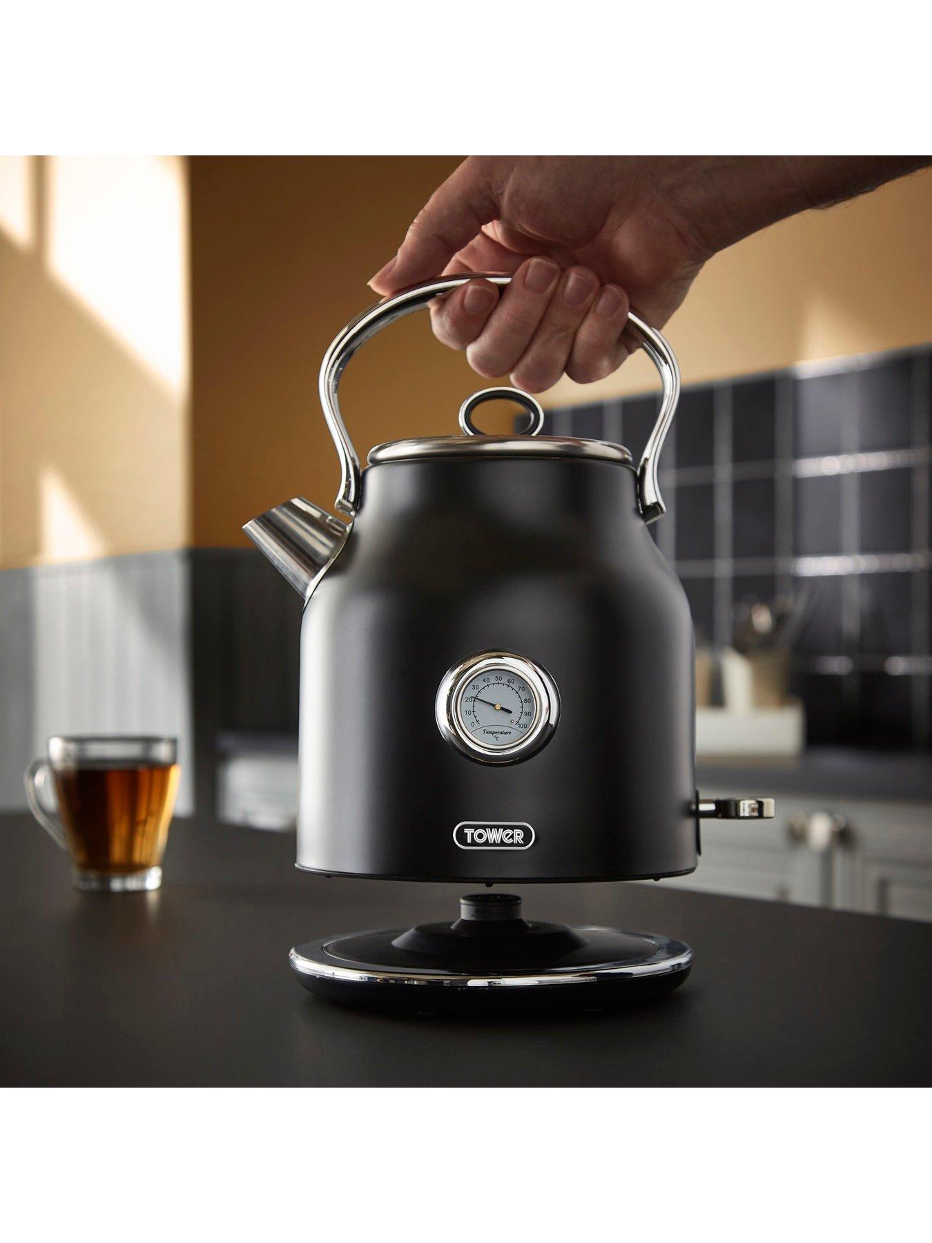 Image 6 of 7 of Tower Renaissance Kettle &amp; 4-Slice Toaster Twin Pack -&nbsp;Black