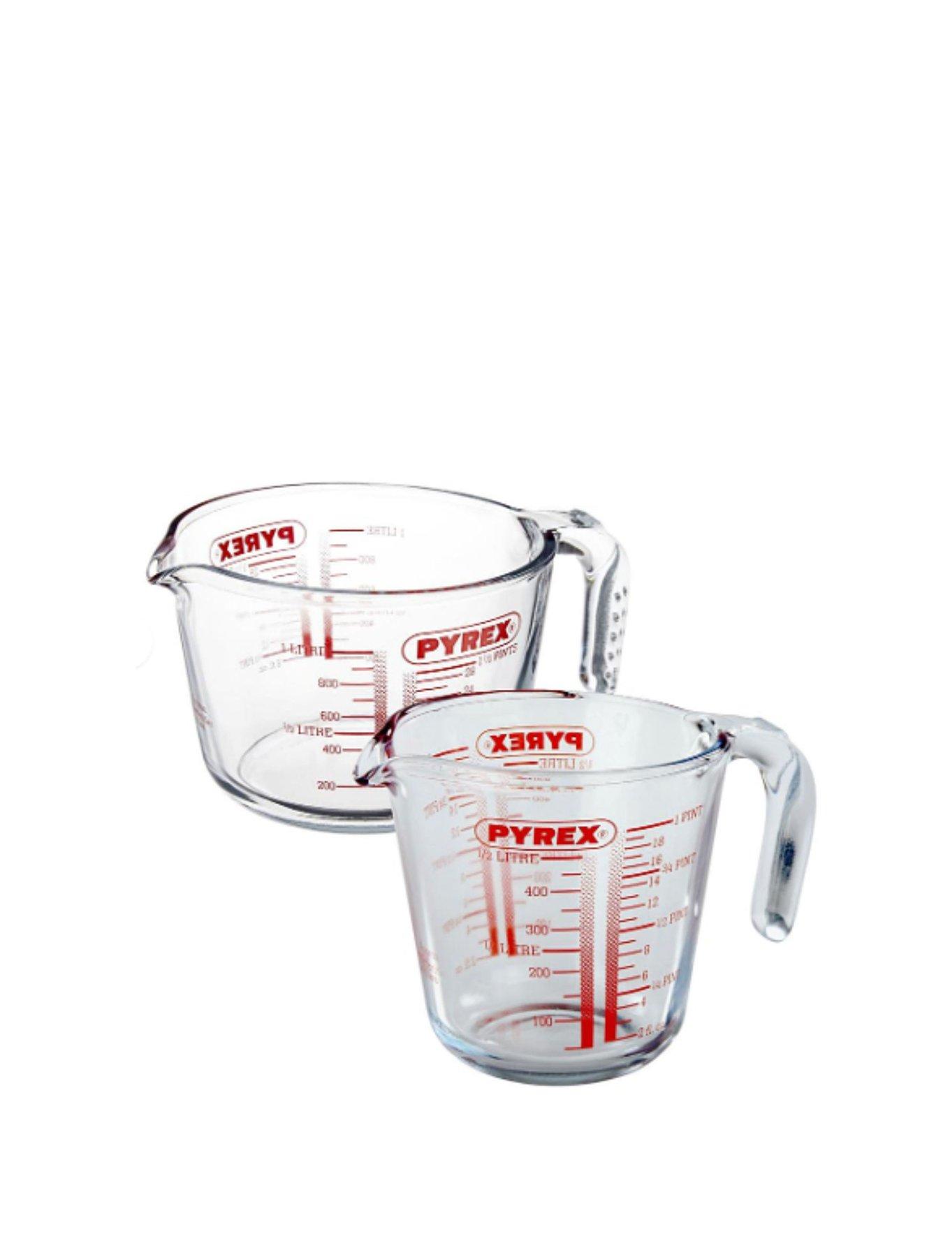 pyrex-set-of-2-glass-jugs