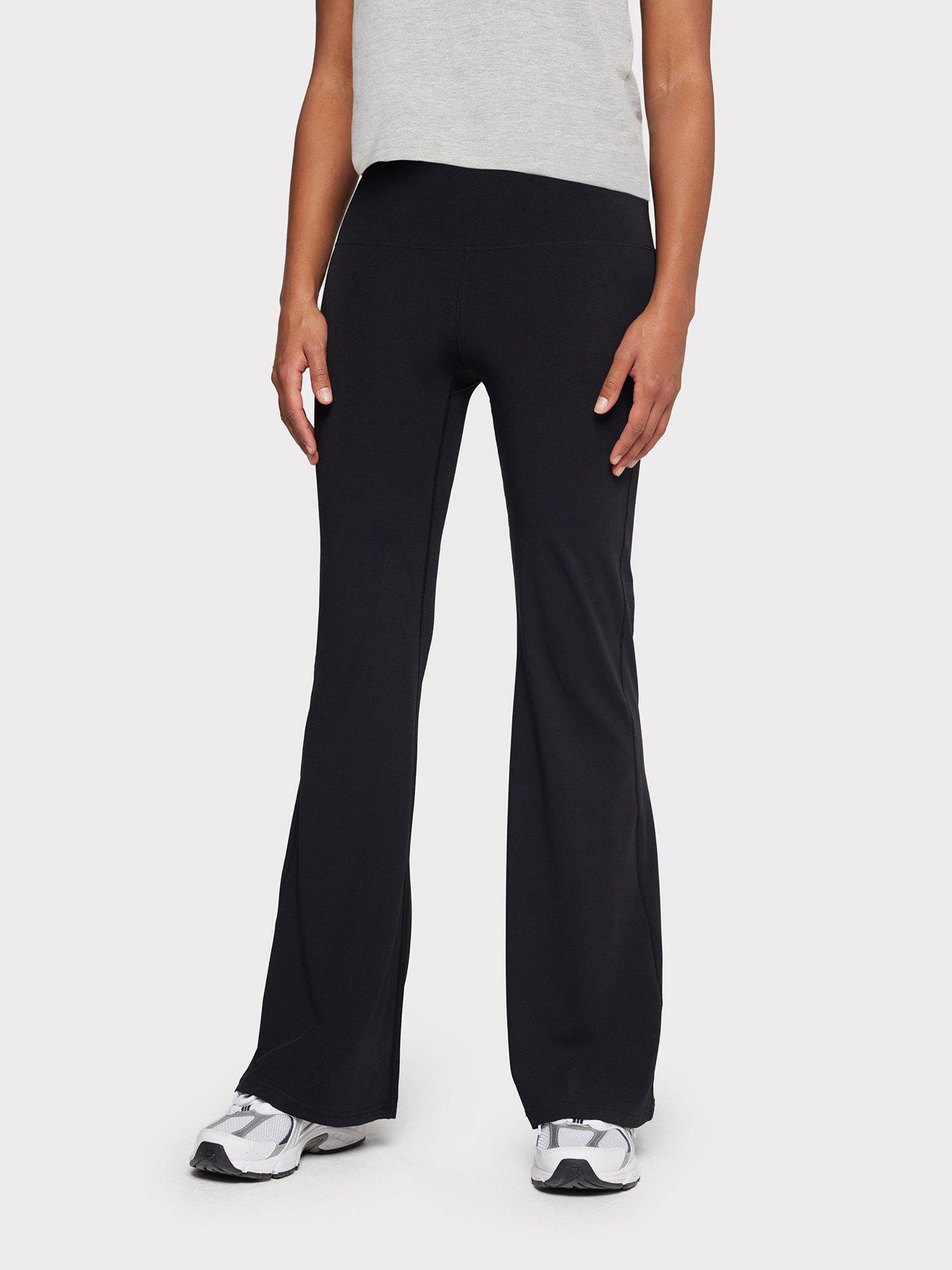 Image 4 of 5 of CHELSEA PEERS Soft + Stretch High-Rise Flared Leggings - Black