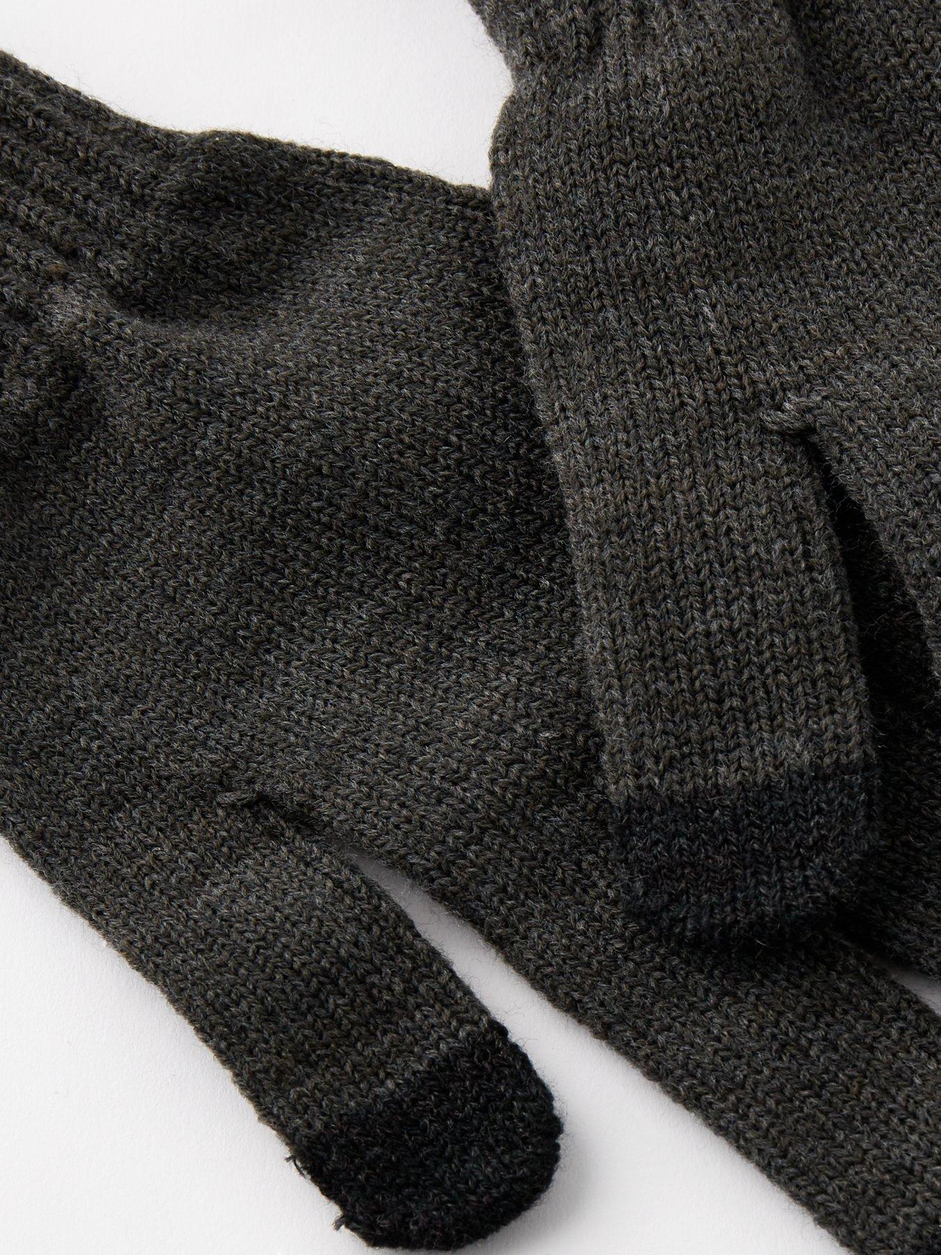 image of everyday-knitted-gloves-charcoal