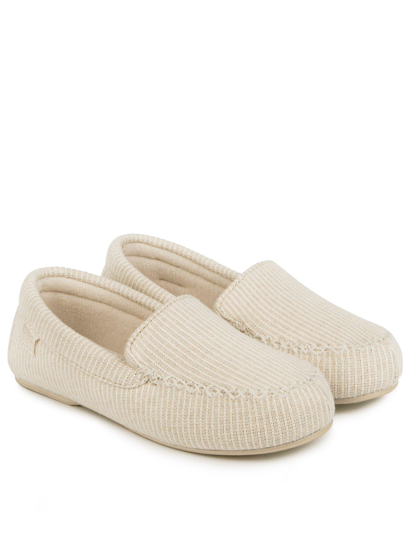 totes-isotoner-textured-moccasin-beige