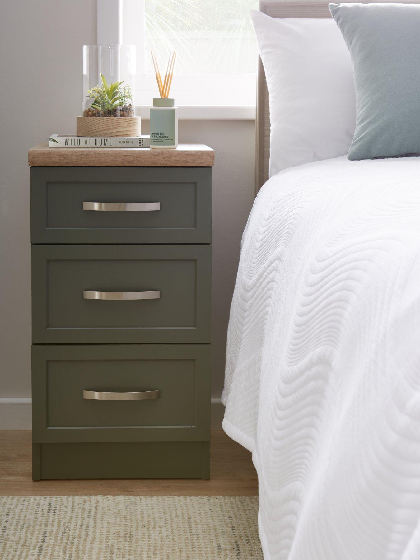 The Very Collection Camberley 3 Drawer Graduated Bedside Chest - Green
