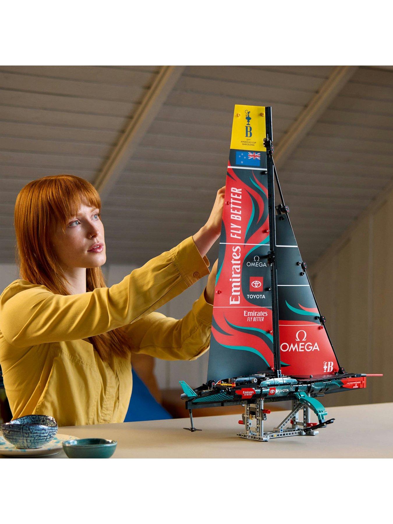  image of lego-technic-emirates-team-new-zealand-ac75-yacht-42174