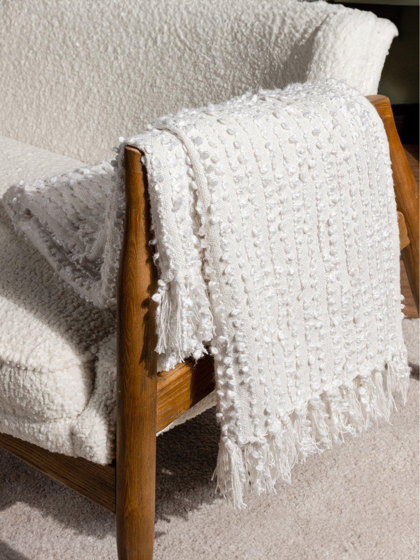hoem-arvo-boucle-yarn-throw-in-natural