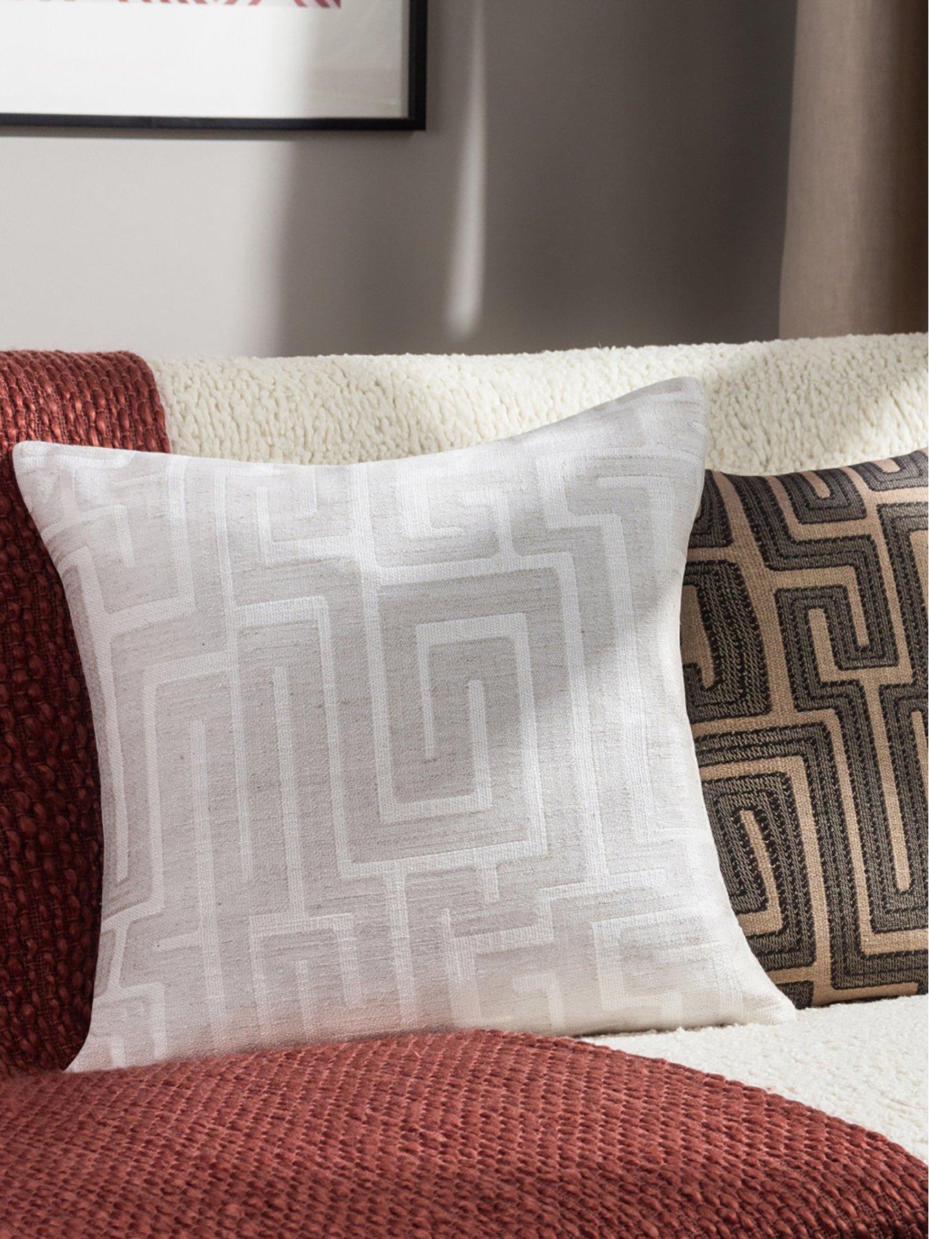  image of hoem-lauder-45x45-polyester-cushion-white