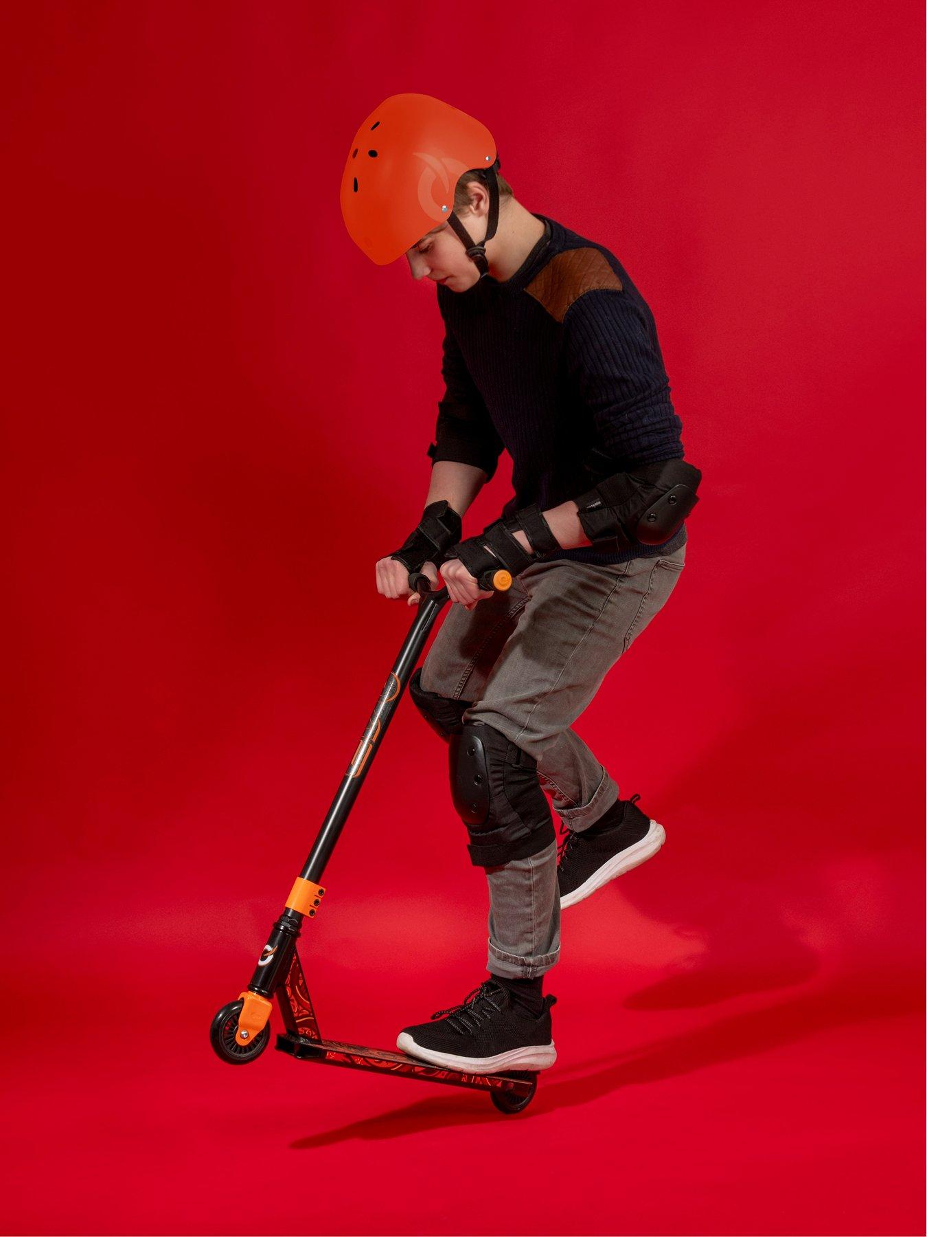 Image 2 of 7 of EVO Kraken Stunt Scooter
