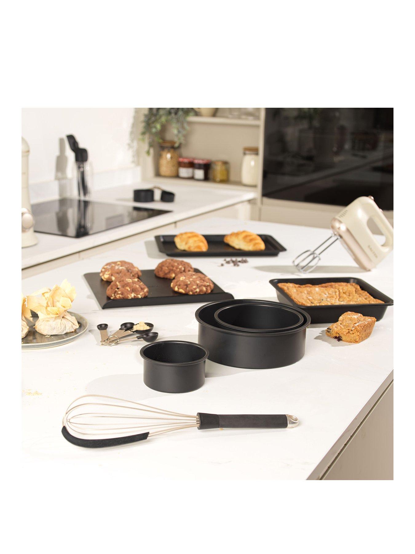 salter-bakes-3-piece-round-cake-tin-set