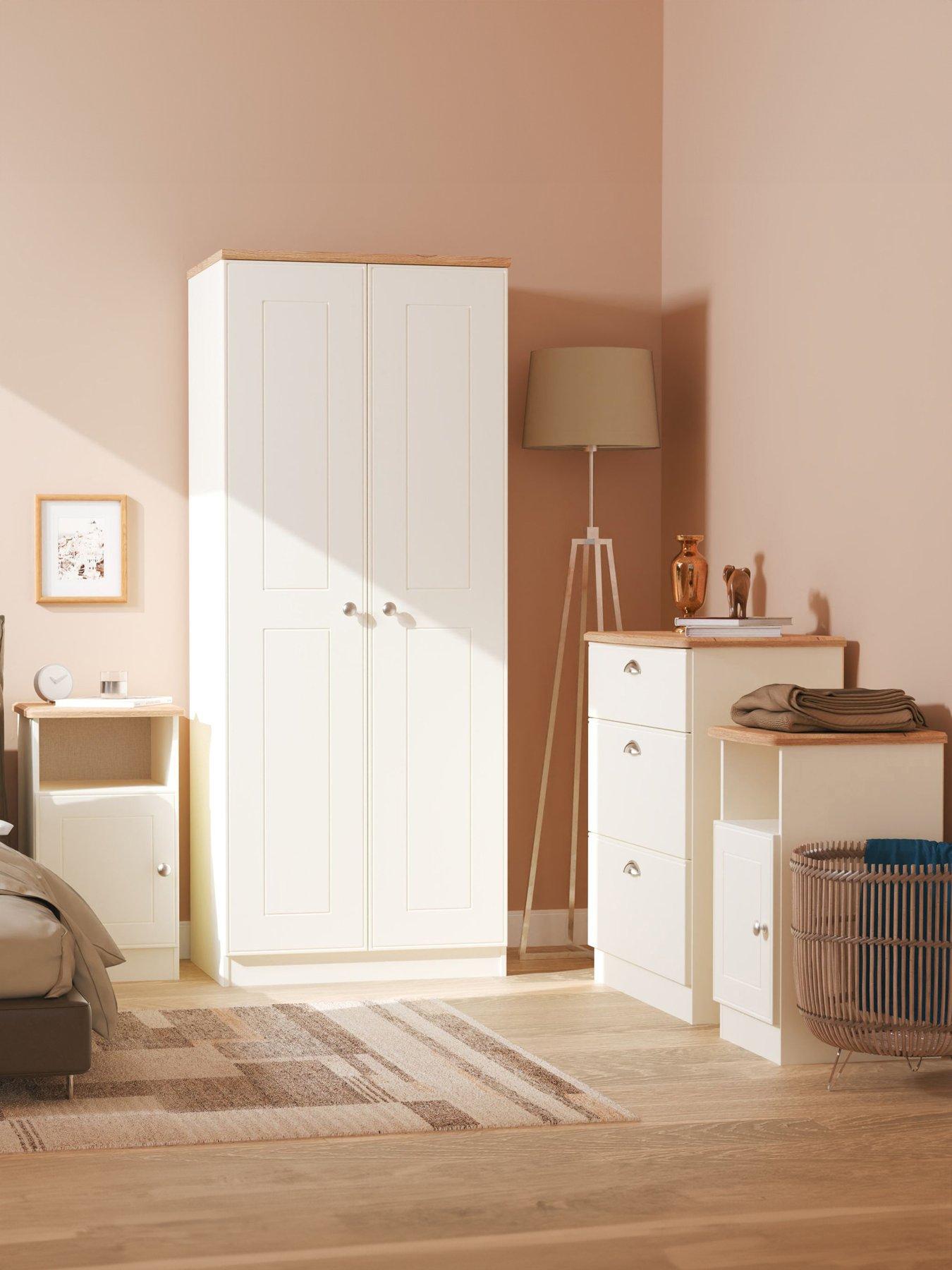 swift-tivoli-ready-assemblednbsp4-piece-set-2x-bedside-chestsnbsp2-door-wardrobe-and-3-drawer-chest