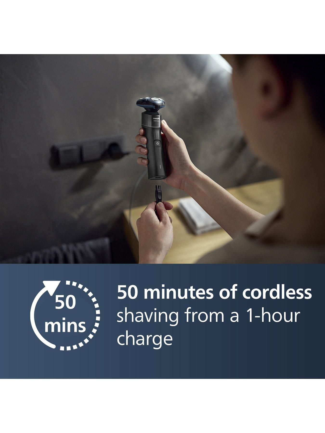Image 7 of 8 of Philips Wet &amp; Dry Electric Shaver Series 5000X - X5006/00