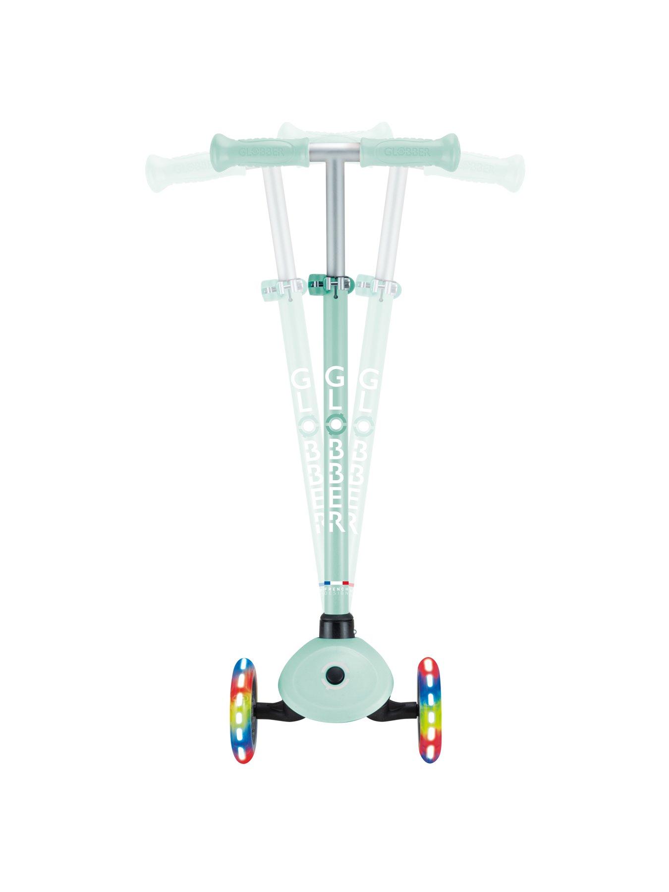 Image 4 of 7 of GLOBBER Globber Primo Lights 3-Wheel Scooter - Mint