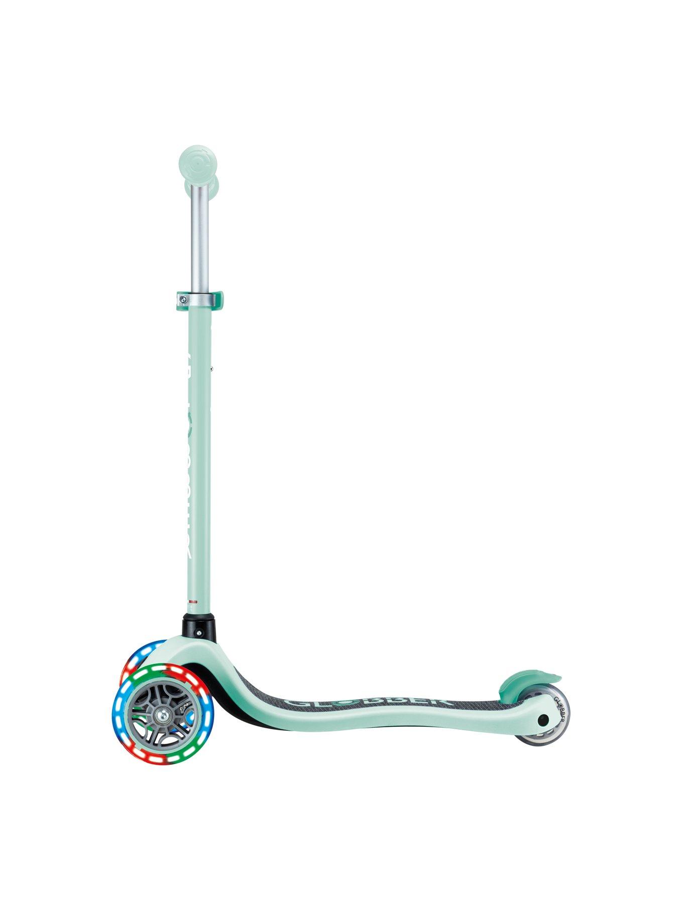 Image 6 of 7 of GLOBBER Globber Primo Lights 3-Wheel Scooter - Mint
