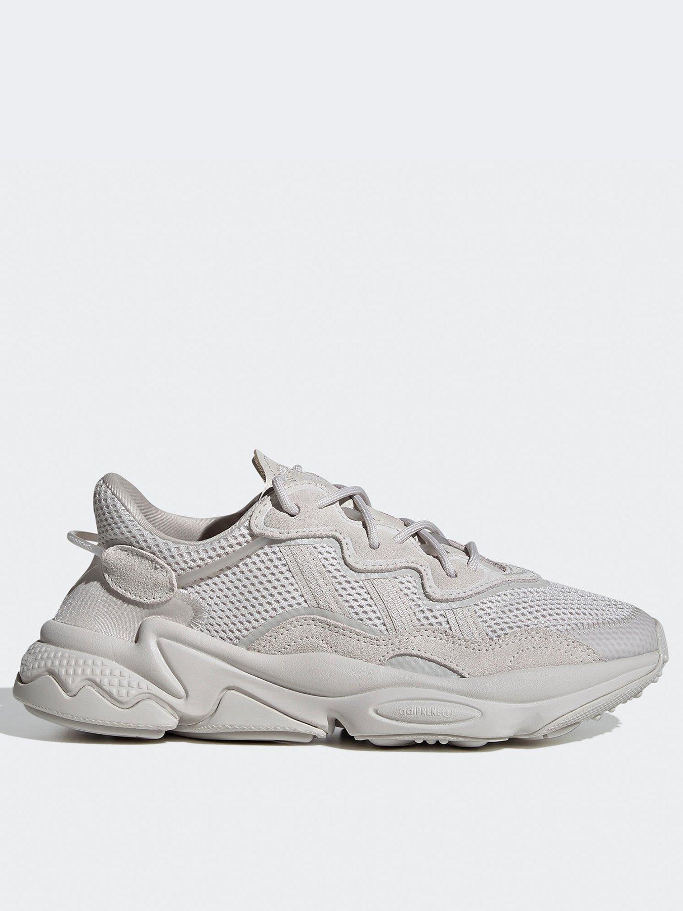 undefined Unisex Ozweego Trainer - White