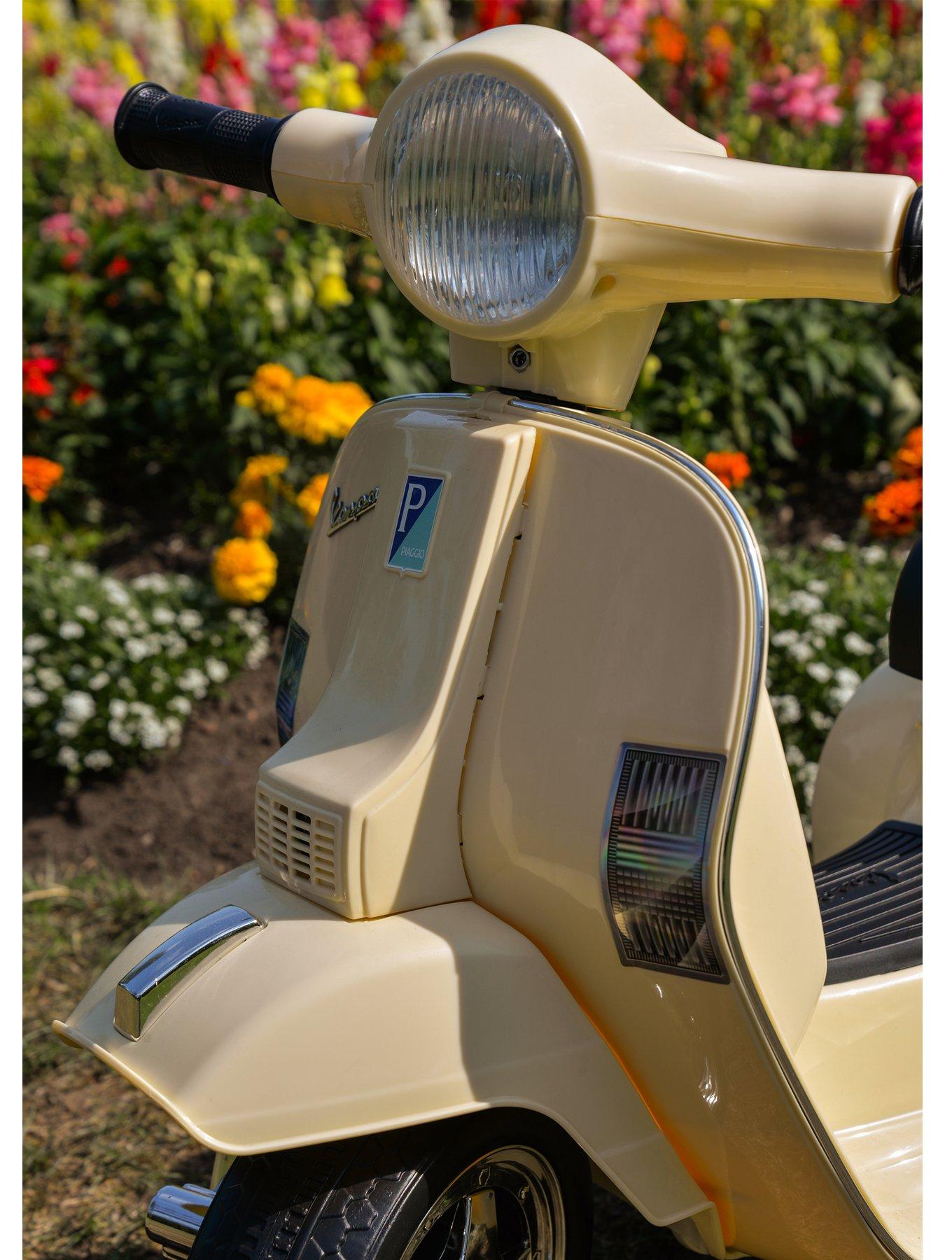 Image 3 of 7 of MoVe 6V Electric Vespa Ride-On for Kids