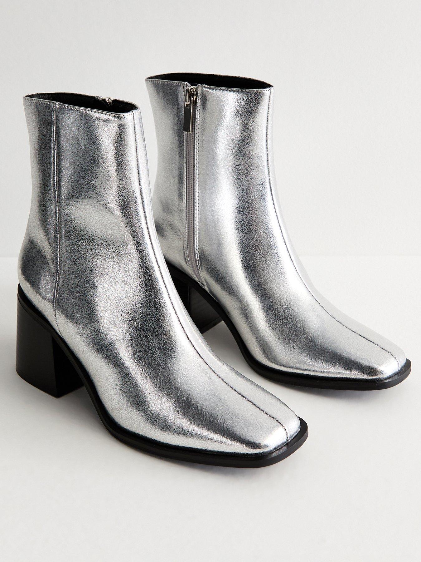 Image 2 of 6 of New Look PU Boots - Silver