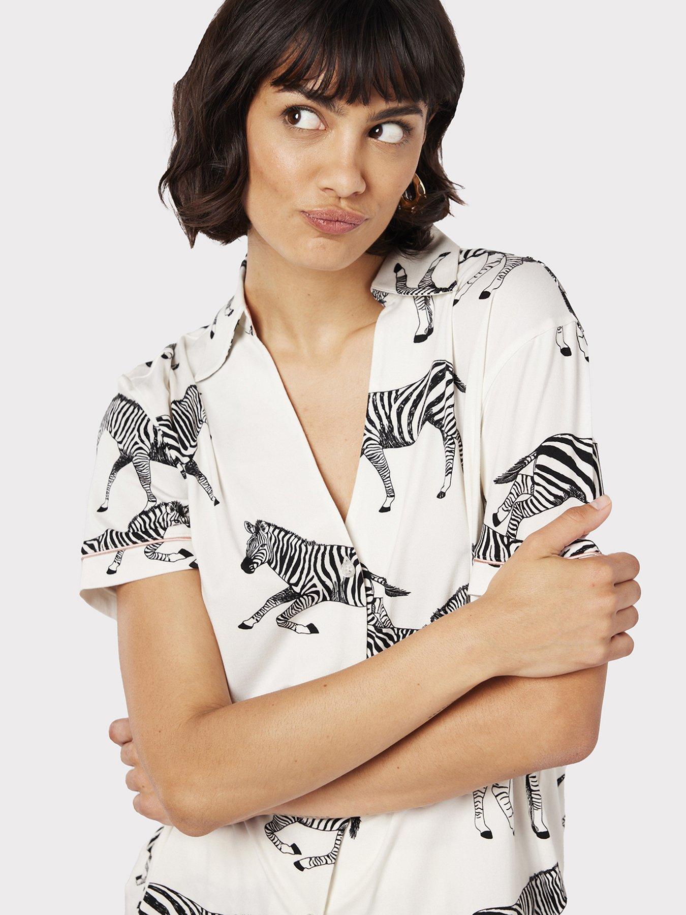 Image 5 of 6 of CHELSEA PEERS White Zebra Print V-neck Button Up Short Pyjama Set - White
