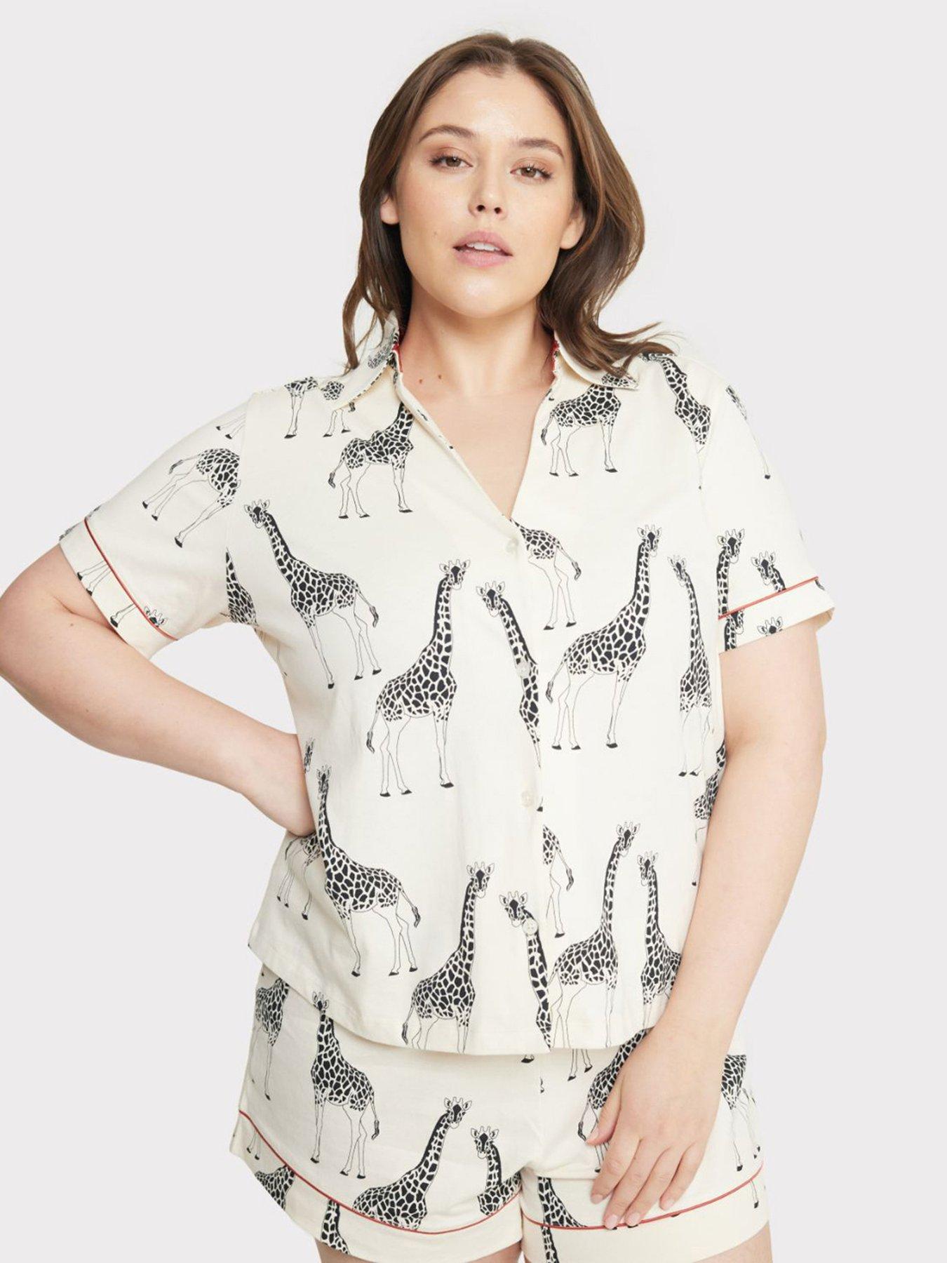 CHELSEA PEERS Curve Cotton Giraffe Print V-neck Button Up Short PJ Set - White